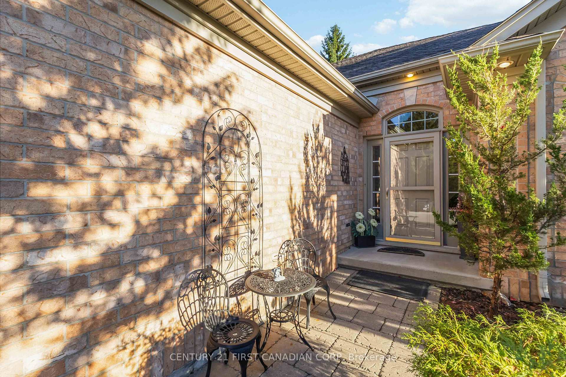 Photo 3 of Unit 4, 140 McGarrell Drive, London, North R — HOMEH