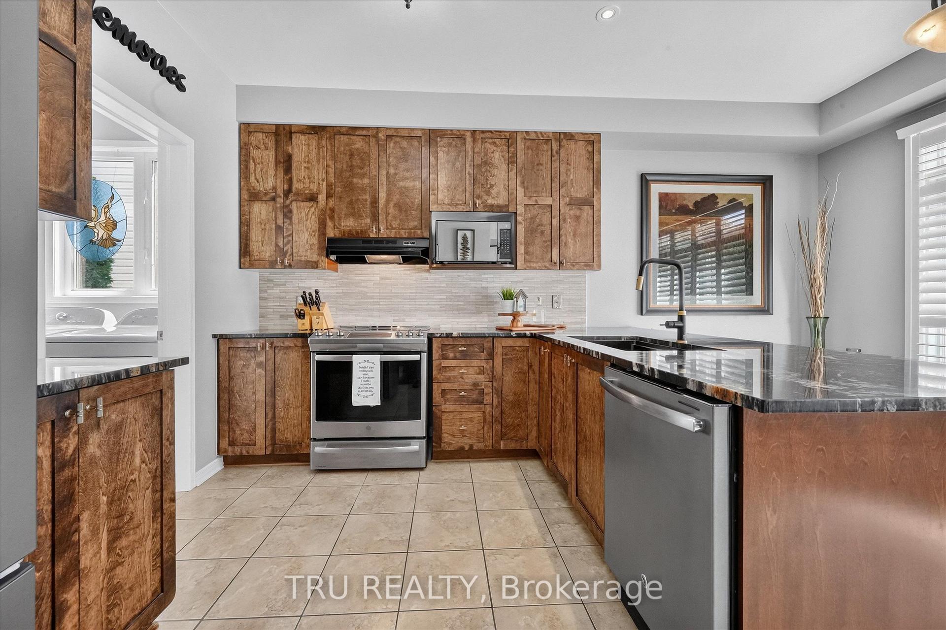 Photo 23 of 325 Upcountry Drive E, Ottawa, Stittsville (South) — HOMEH