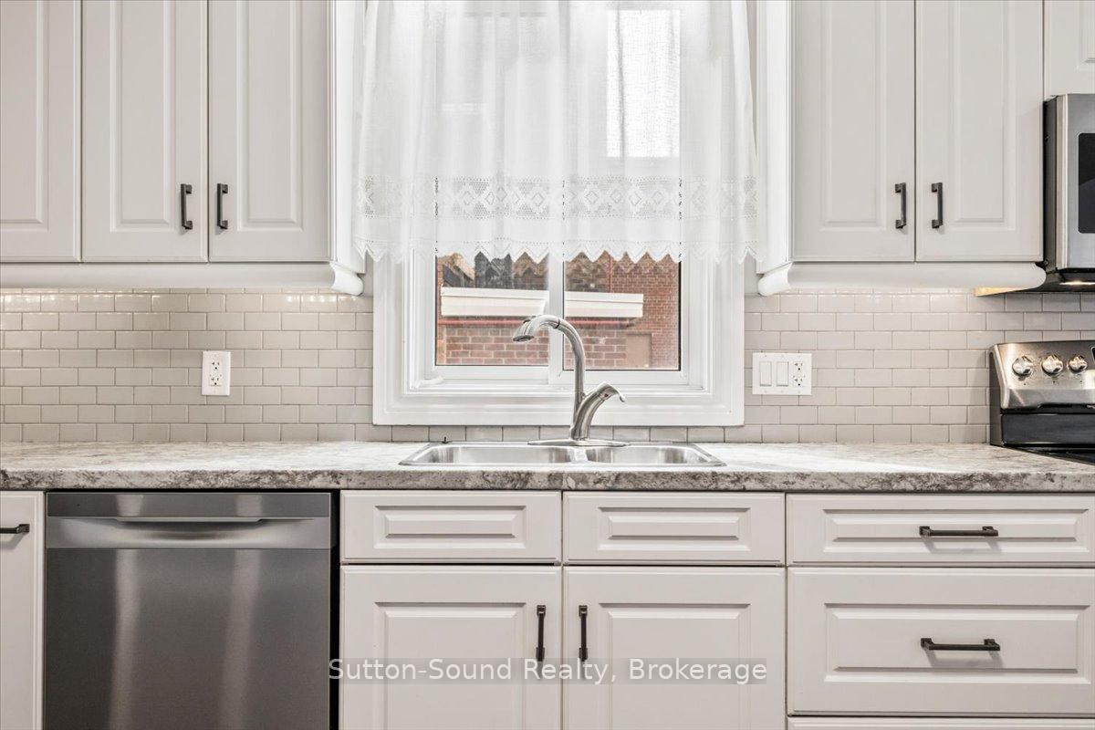 Photo 12 of 885 2nd Avenue W, Owen Sound — HOMEH