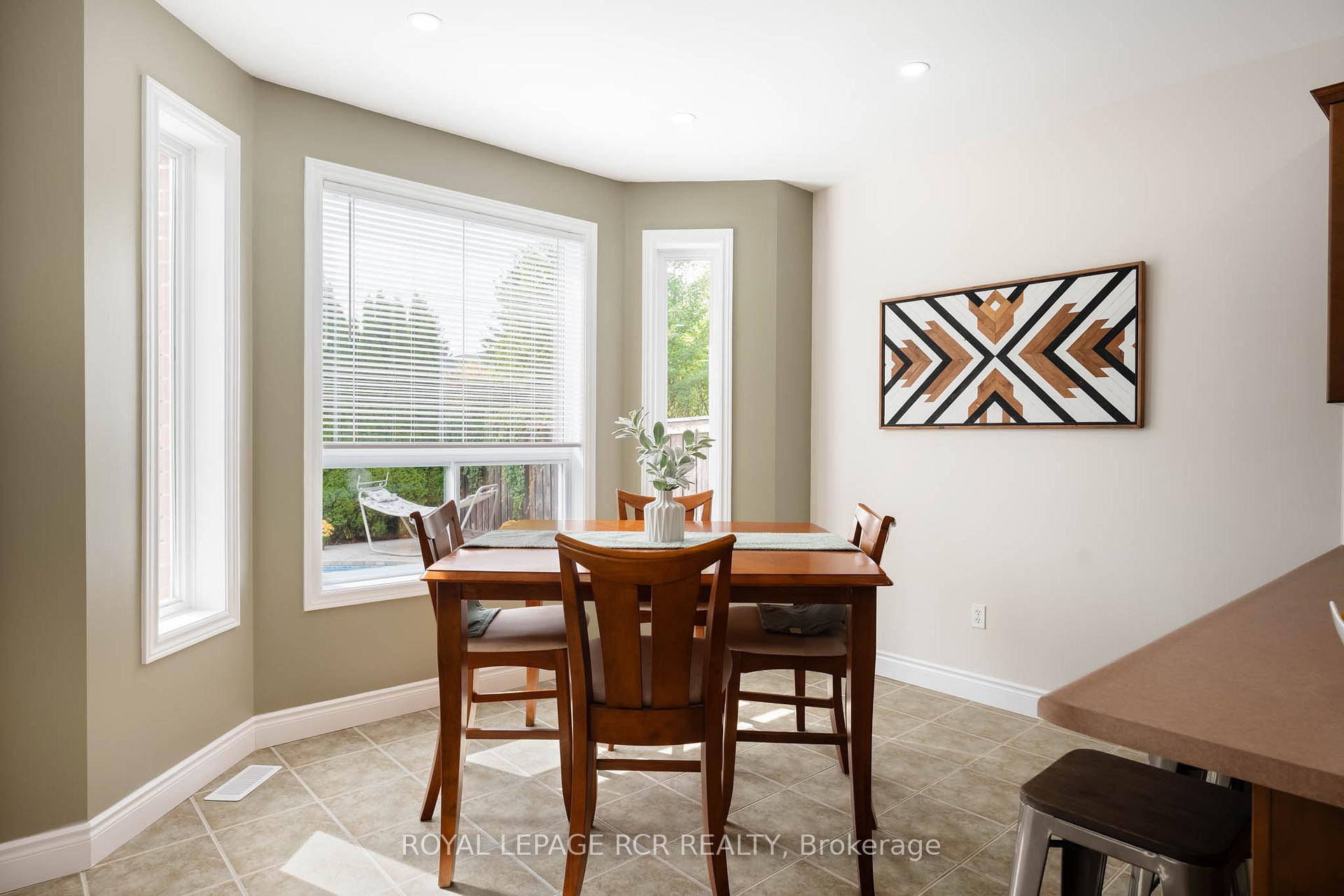 Photo 5 of 12 Maude Court, Orangeville — HOMEH