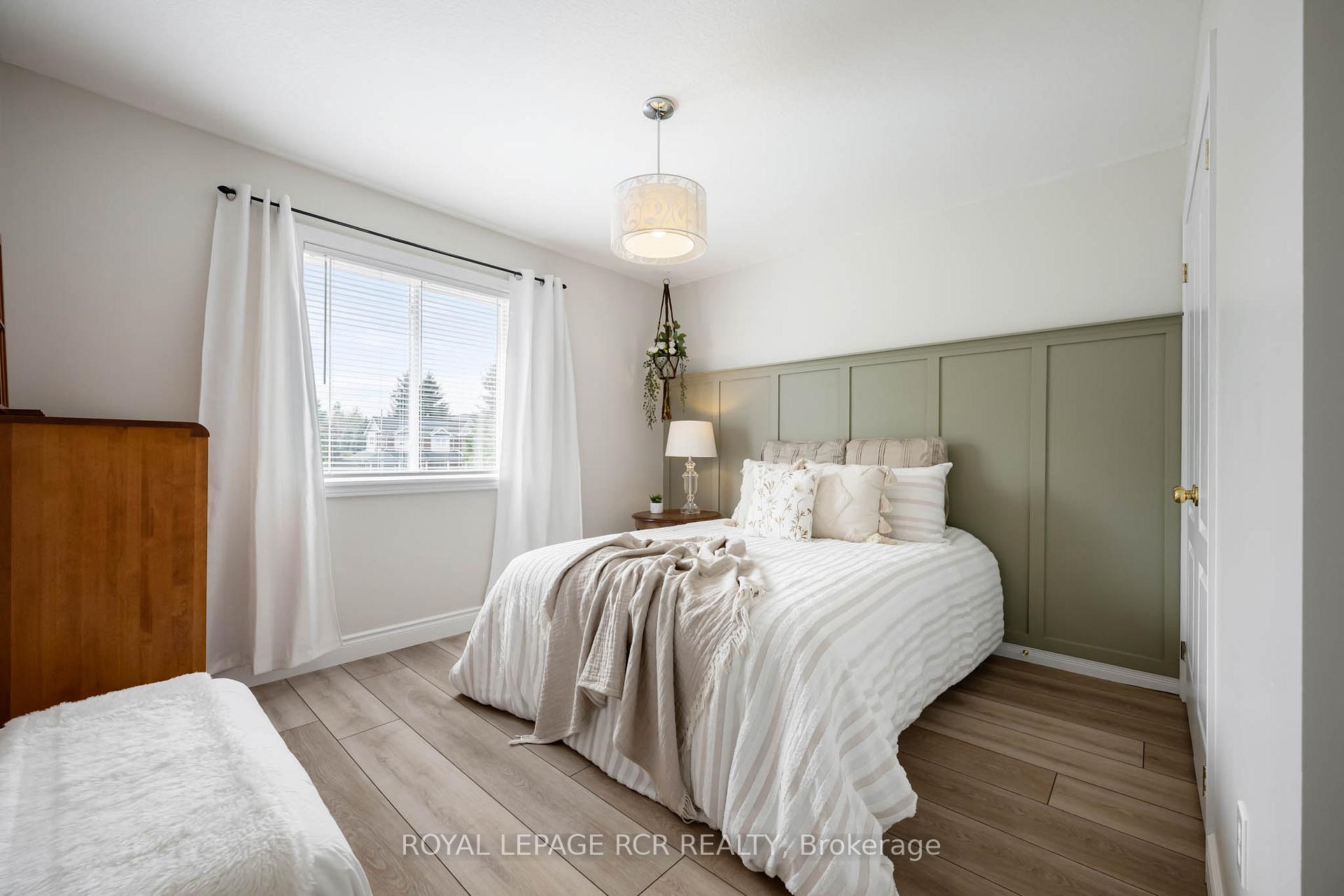 Photo 13 of 12 Maude Court, Orangeville — HOMEH