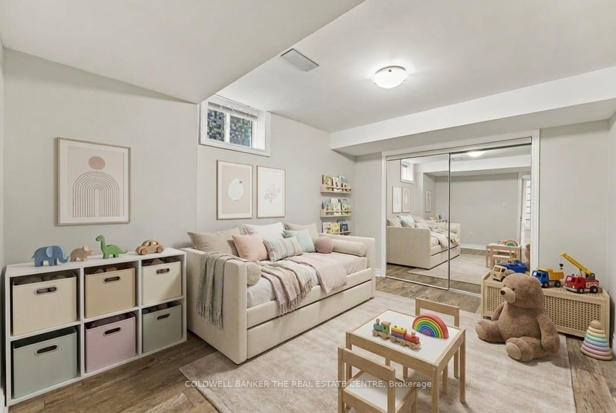 Photo 7 of 25 Manor Forest Road, East Gwillimbury, Mt Albert — HOMEH