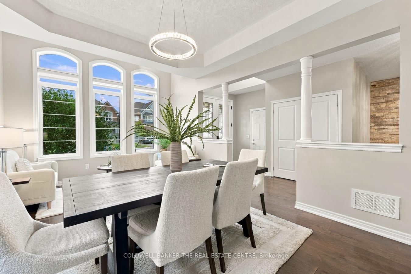 Photo 10 of 25 Manor Forest Road, East Gwillimbury, Mt Albert — HOMEH