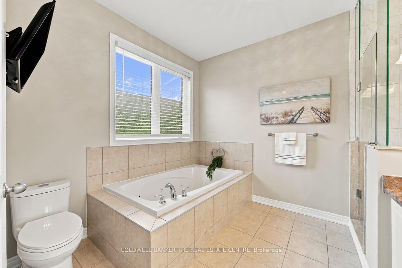 Photo 26 of 25 Manor Forest Road, East Gwillimbury, Mt Albert — HOMEH