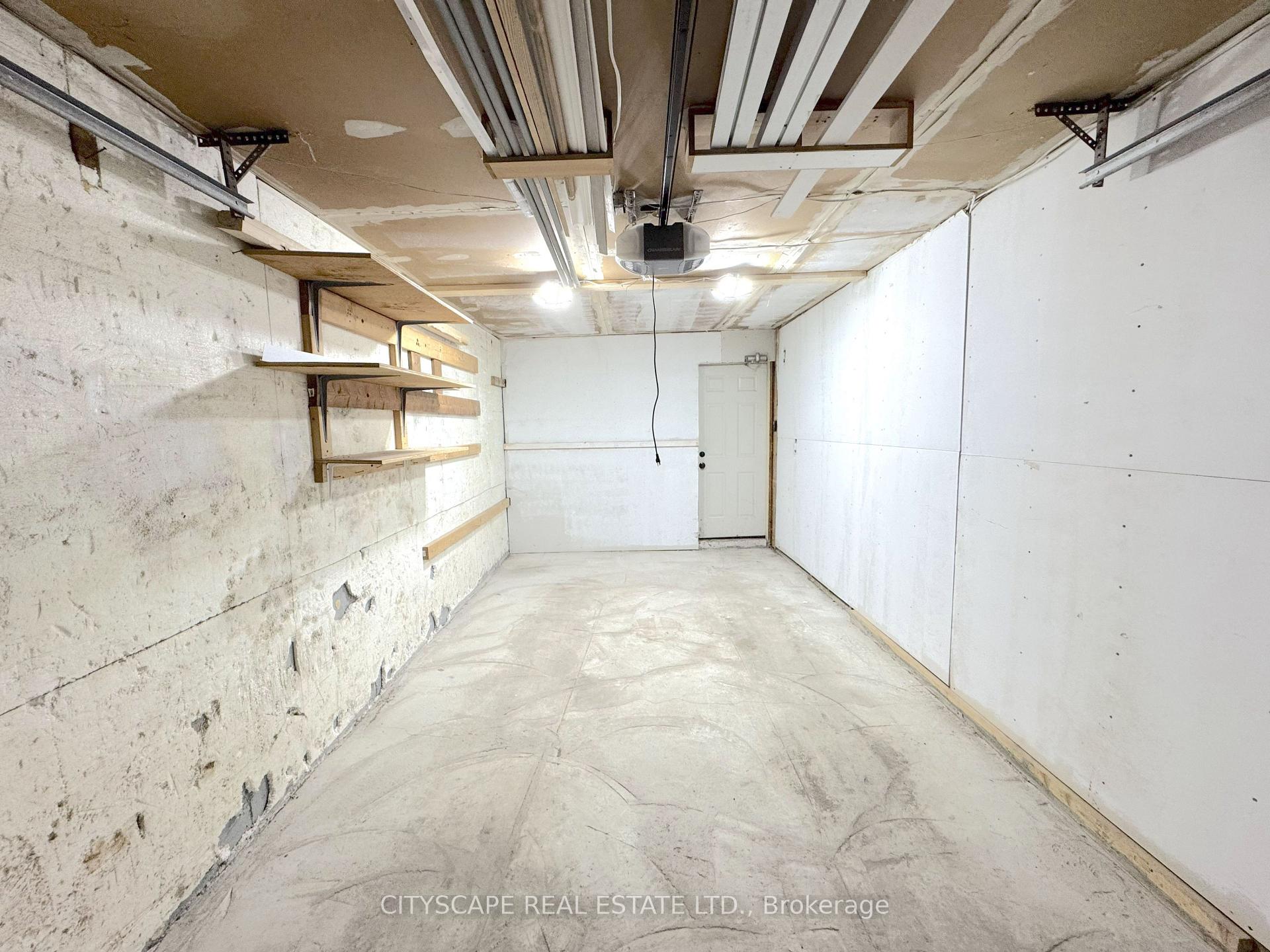 Photo 37 of 60 Hillview Drive, Newmarket, Bristol-London — HOMEH