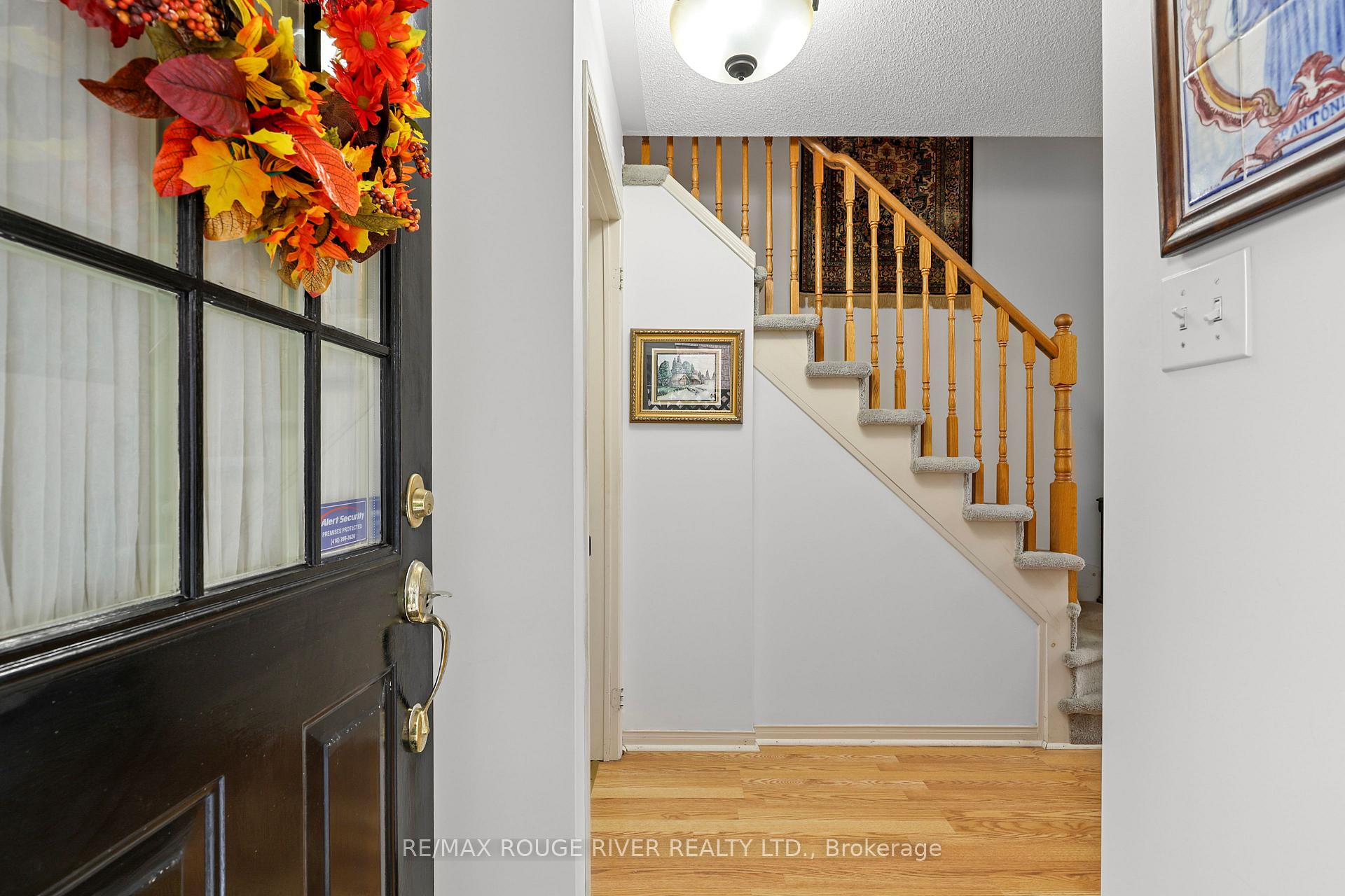 Photo 4 of 1543 Otonabee Drive, Pickering, Amberlea — HOMEH