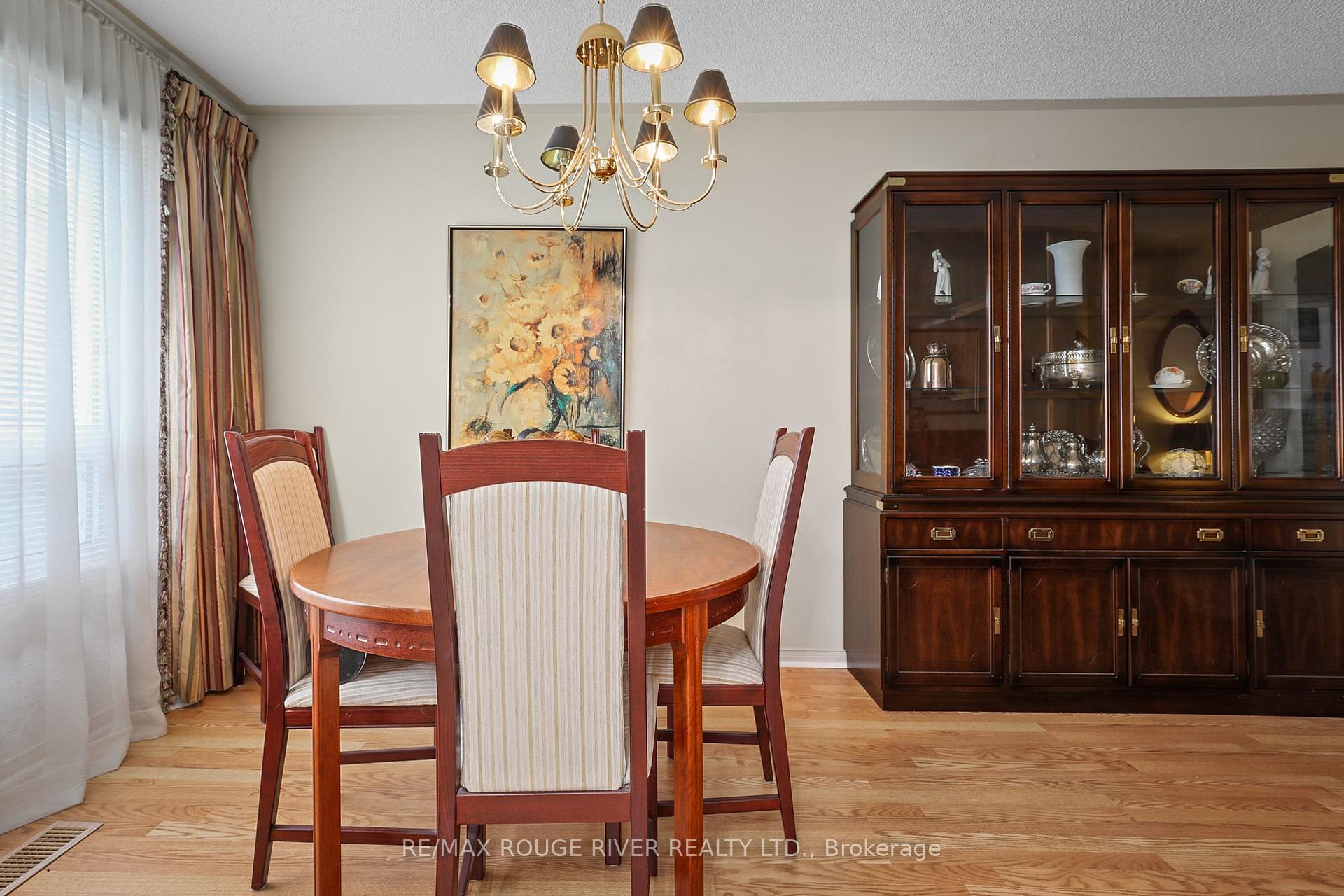 Photo 14 of 1543 Otonabee Drive, Pickering, Amberlea — HOMEH