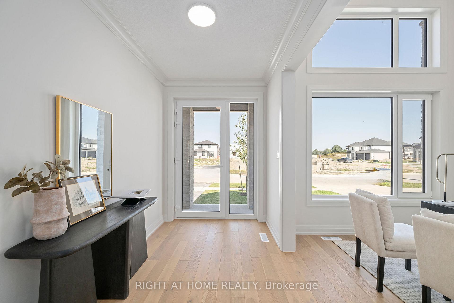 Photo 3 of 337 Manhattan Drive, London, South K — HOMEH