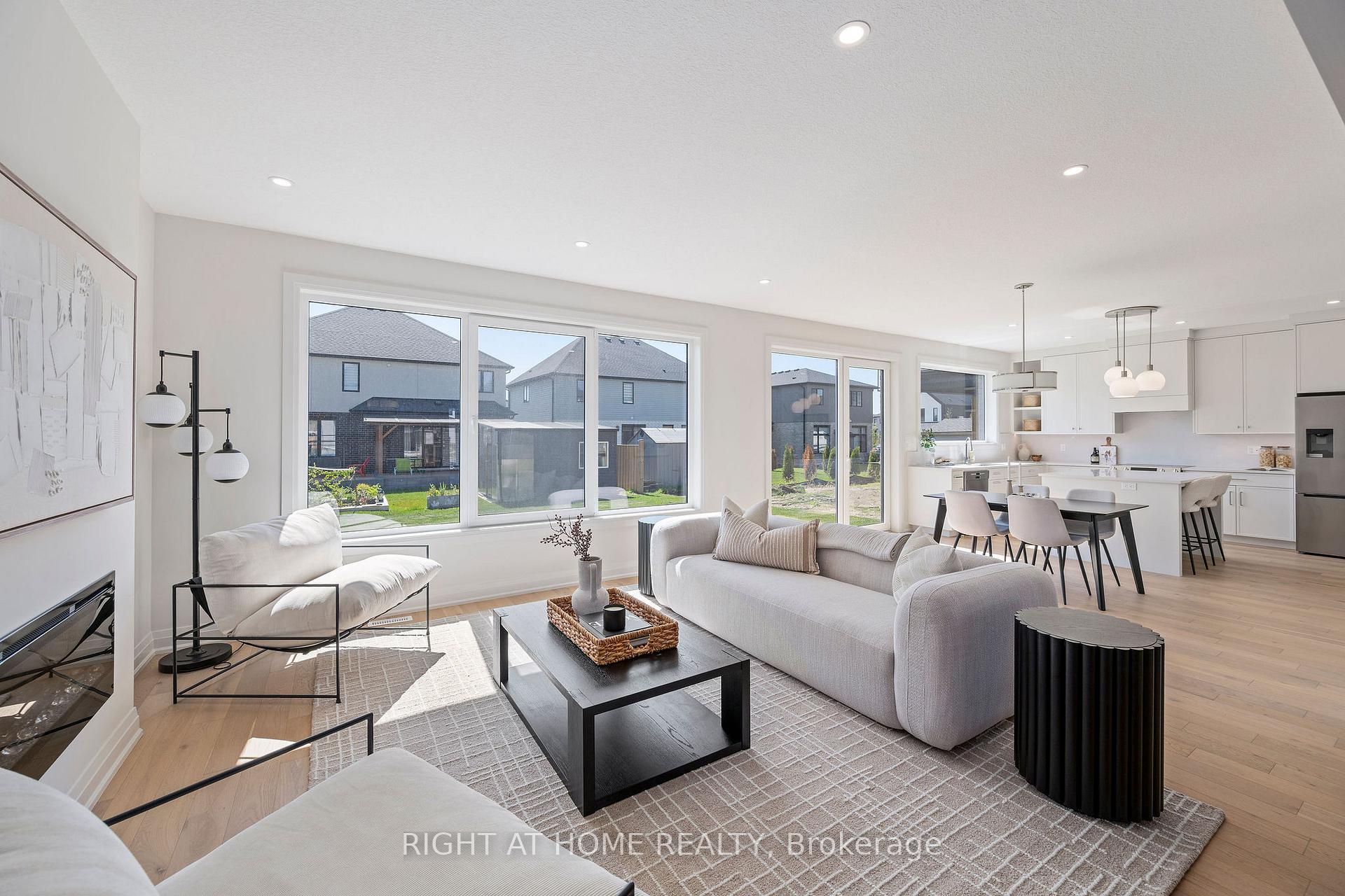 Photo 5 of 337 Manhattan Drive, London, South K — HOMEH