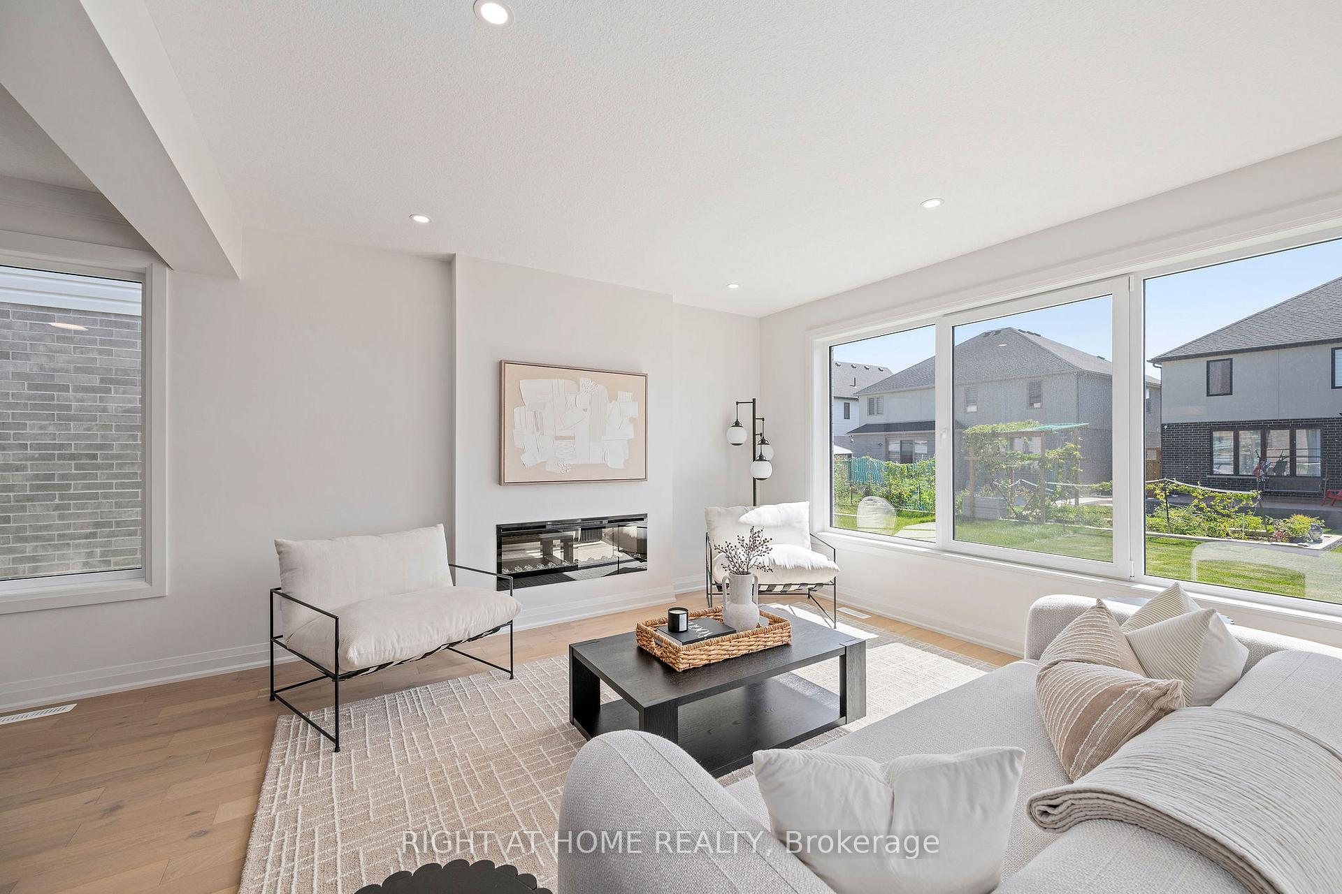 Photo 8 of 337 Manhattan Drive, London, South K — HOMEH