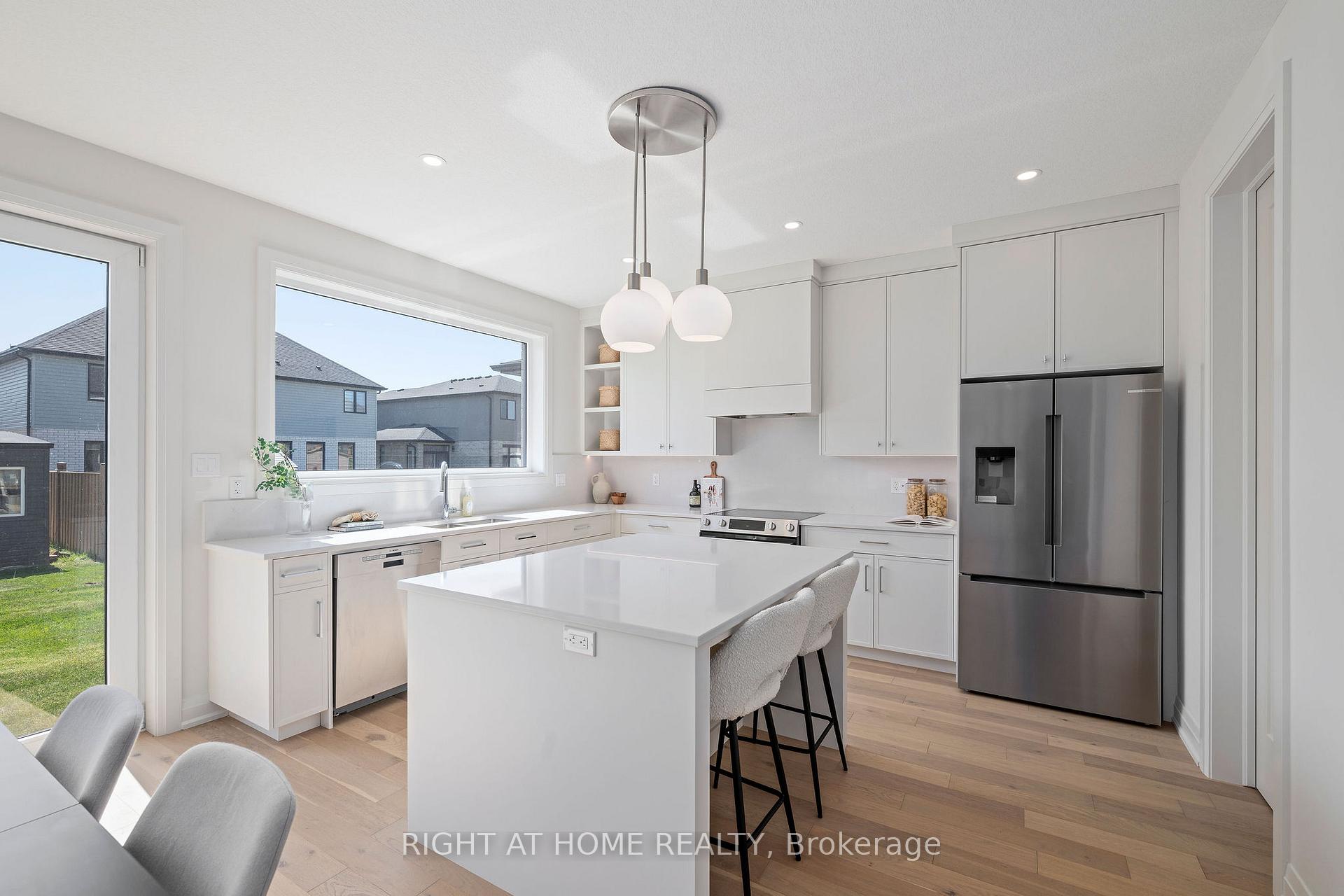 Photo 10 of 337 Manhattan Drive, London, South K — HOMEH