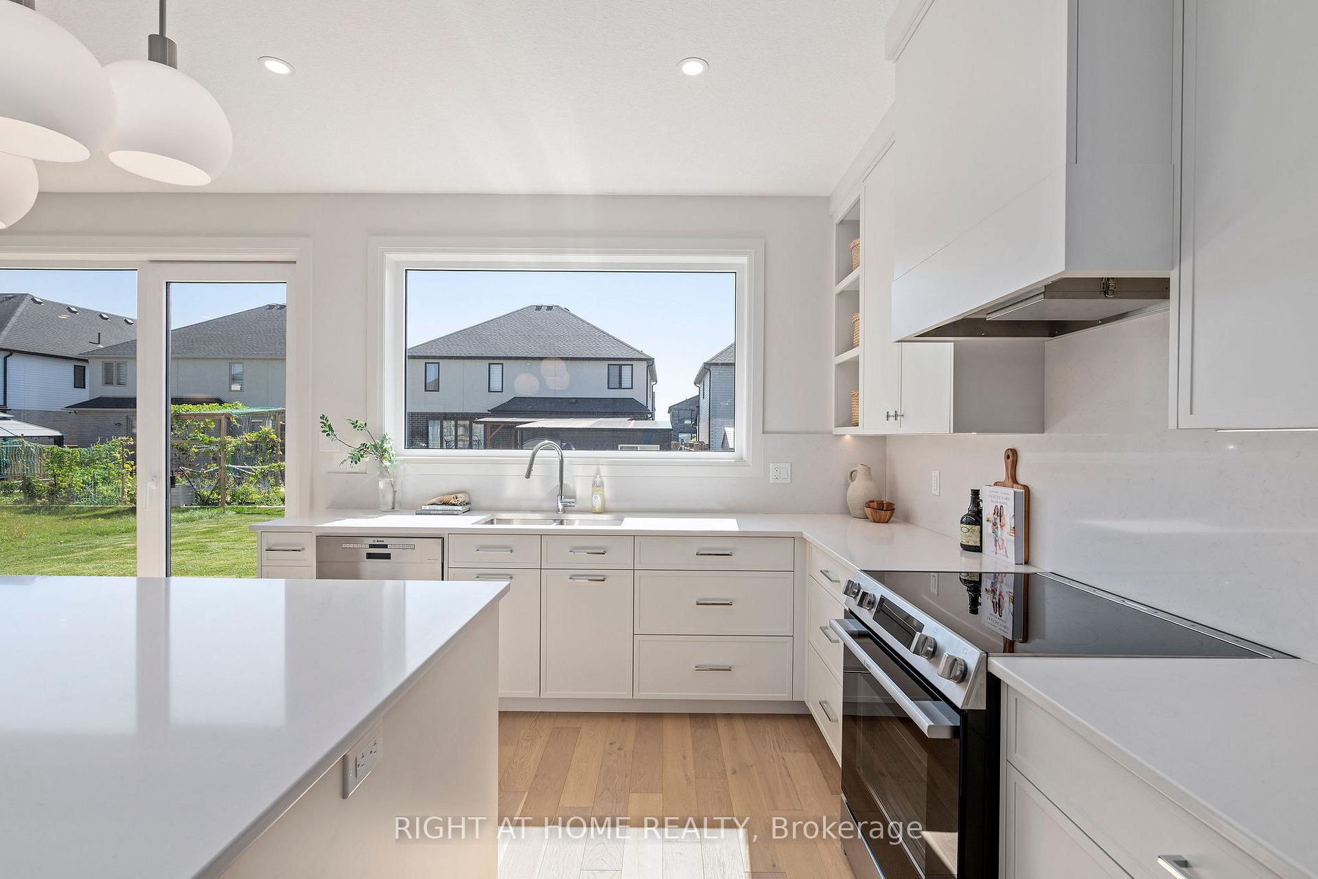 Photo 11 of 337 Manhattan Drive, London, South K — HOMEH