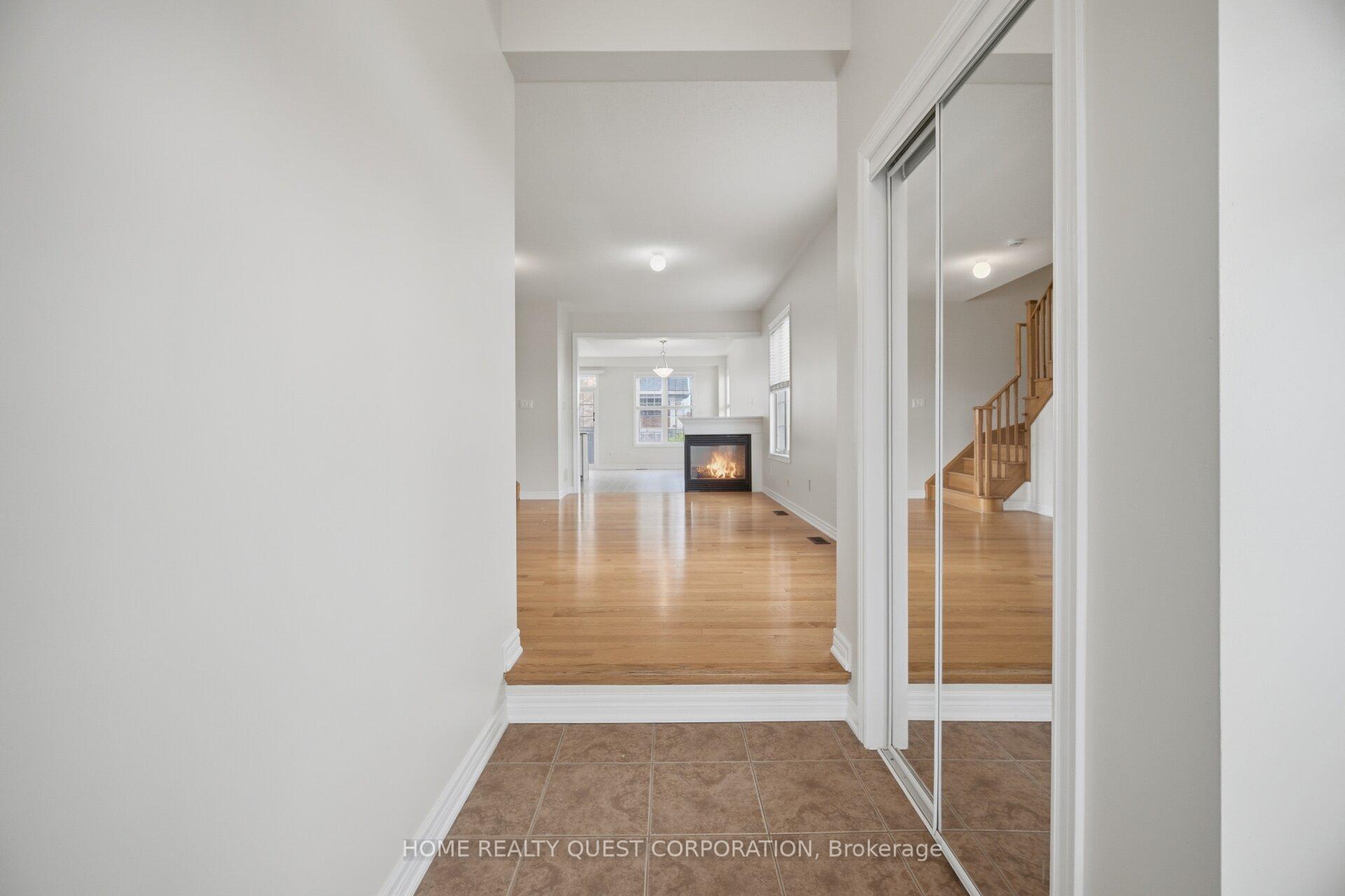 Photo 3 of 4301 Trail Blazer Way, Mississauga, Hurontario — HOMEH