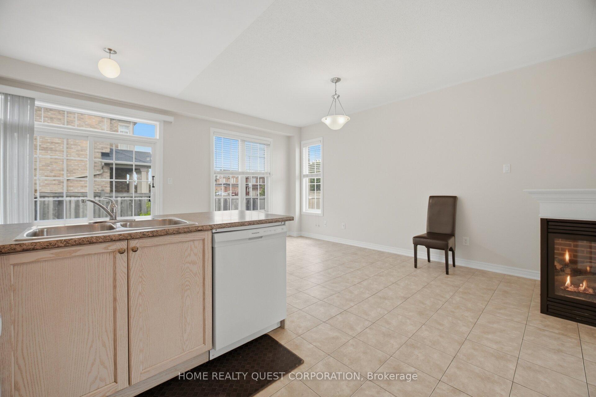 Photo 12 of 4301 Trail Blazer Way, Mississauga, Hurontario — HOMEH