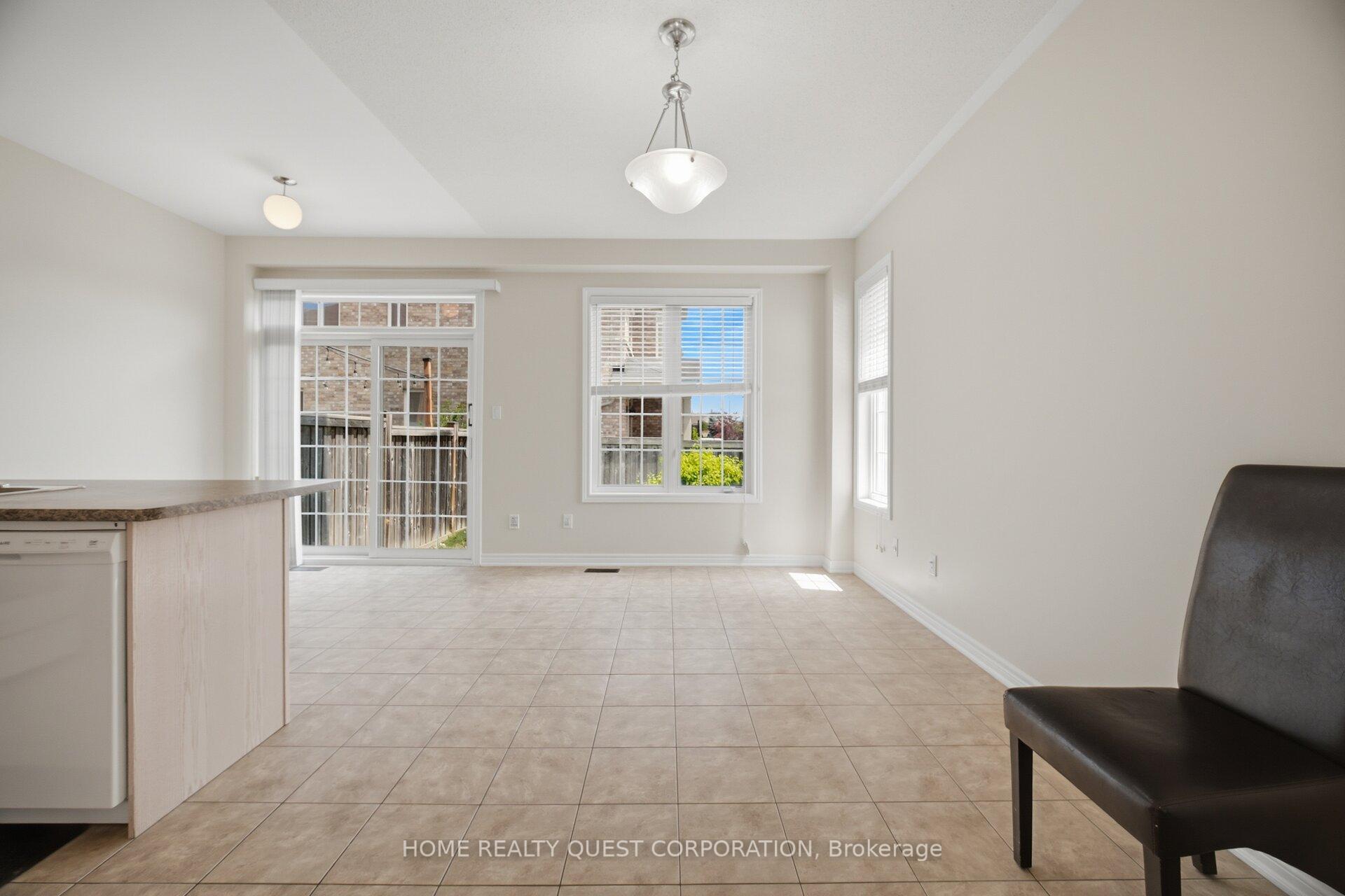 Photo 13 of 4301 Trail Blazer Way, Mississauga, Hurontario — HOMEH