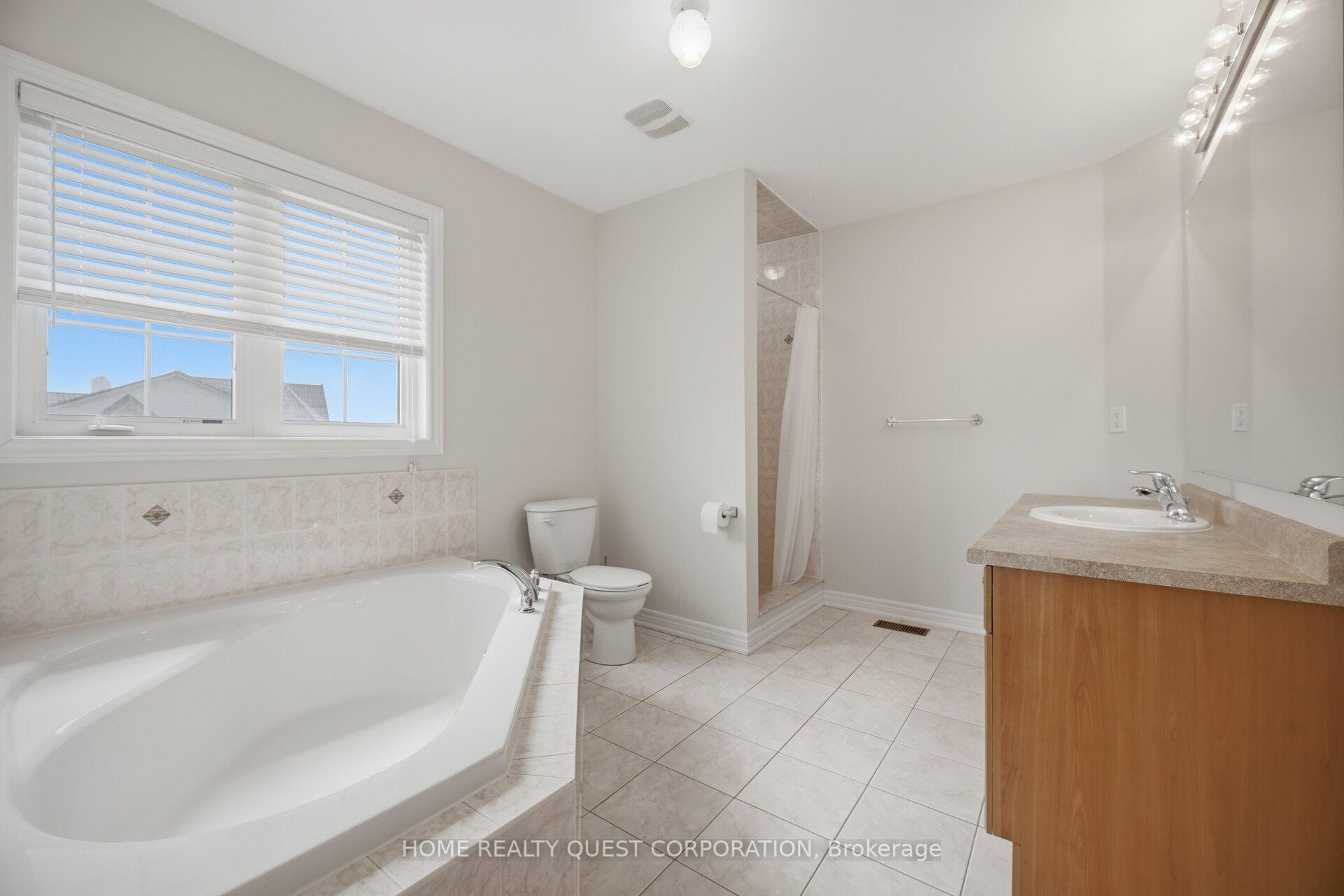 Photo 18 of 4301 Trail Blazer Way, Mississauga, Hurontario — HOMEH