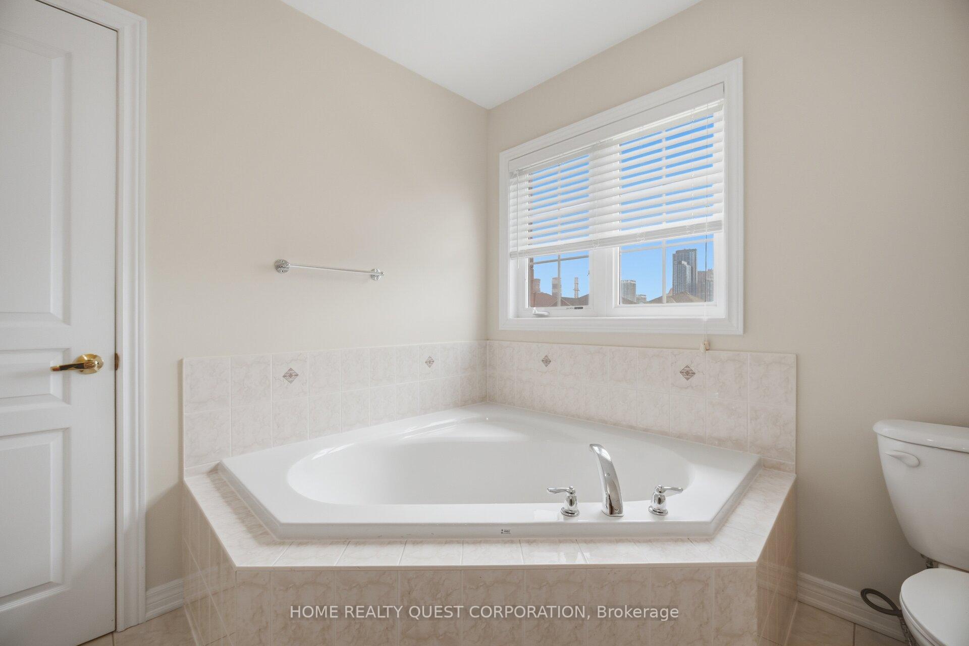 Photo 19 of 4301 Trail Blazer Way, Mississauga, Hurontario — HOMEH
