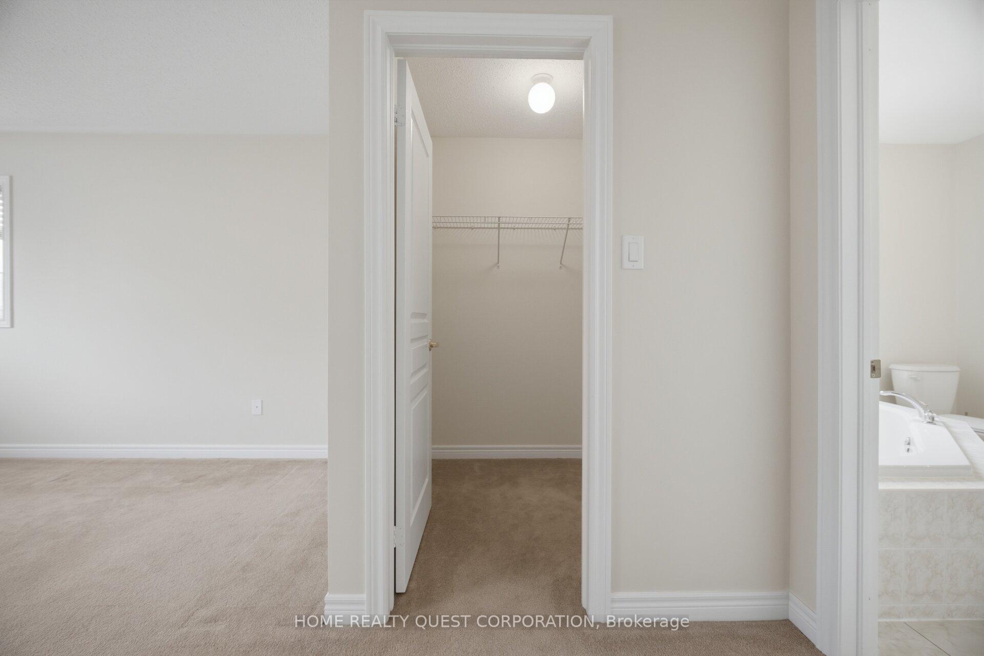 Photo 21 of 4301 Trail Blazer Way, Mississauga, Hurontario — HOMEH