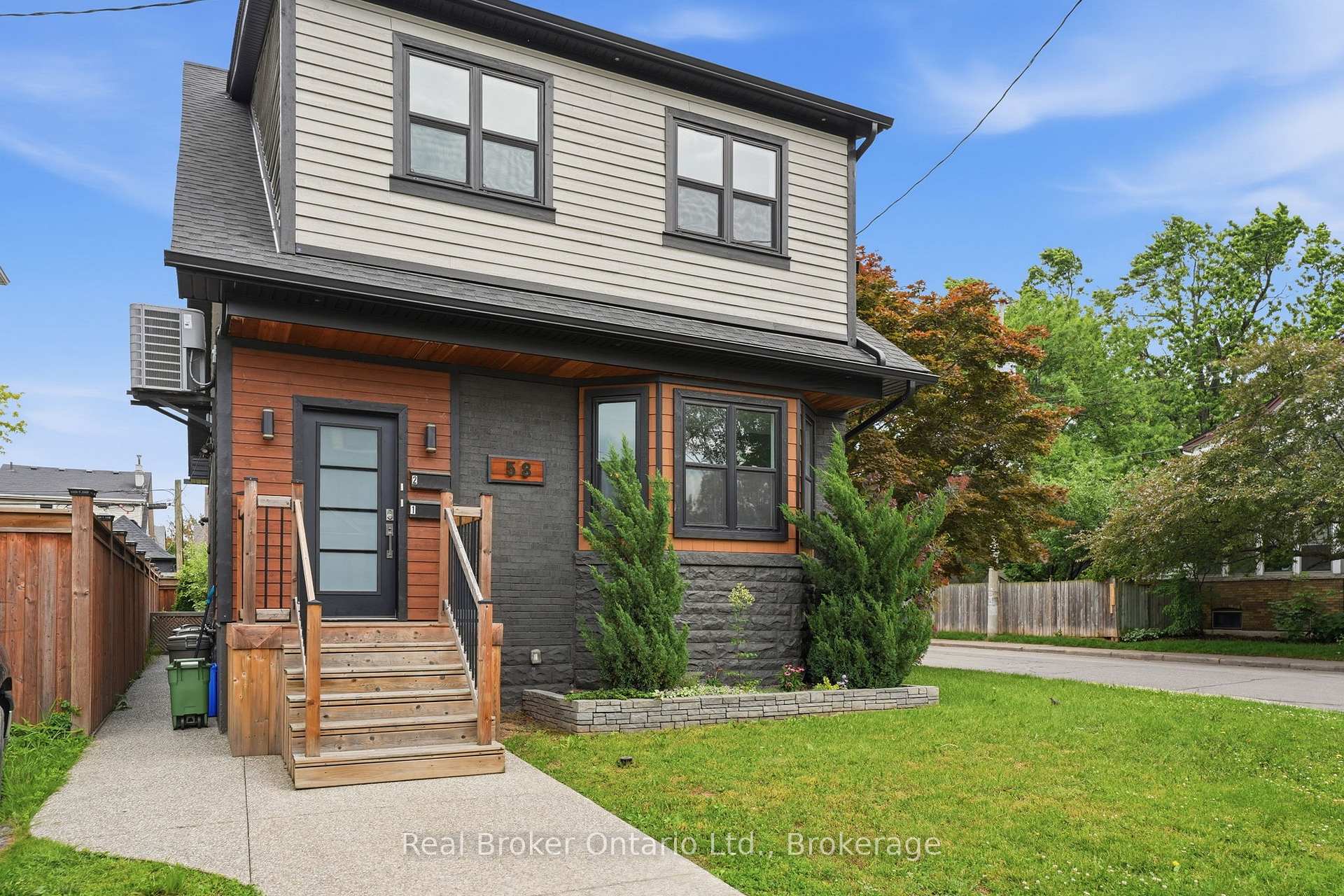Photo 2 of Unit Unit 2, 58 Rosslyn Avenue N, Hamilton, Crown Point — HOMEH