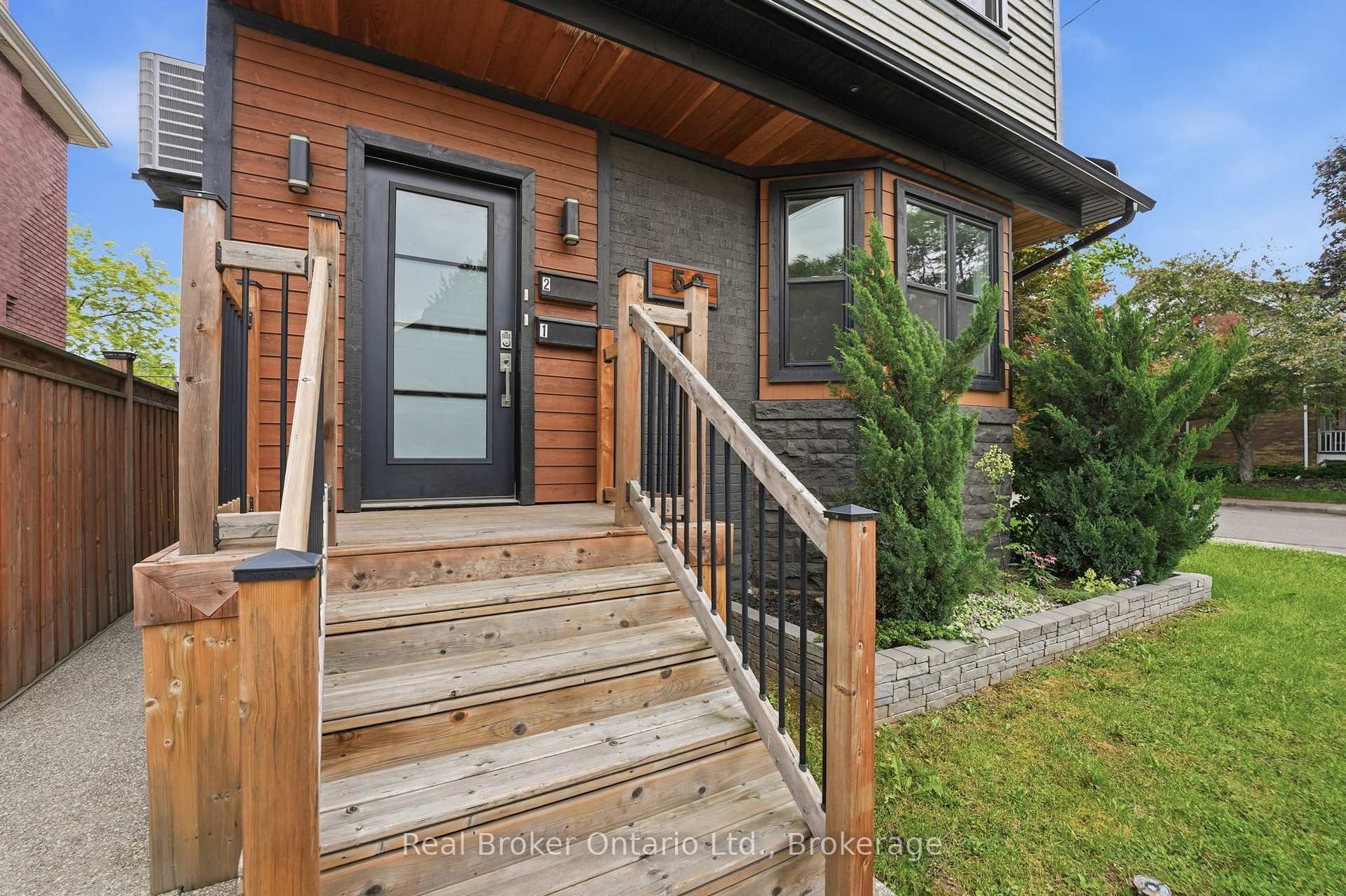 Photo 3 of Unit Unit 2, 58 Rosslyn Avenue N, Hamilton, Crown Point — HOMEH