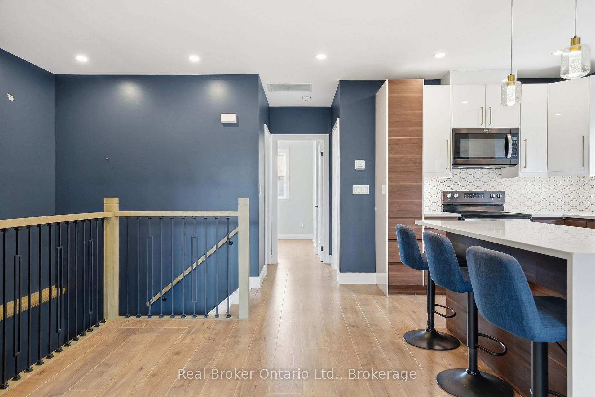 Photo 5 of Unit Unit 2, 58 Rosslyn Avenue N, Hamilton, Crown Point — HOMEH