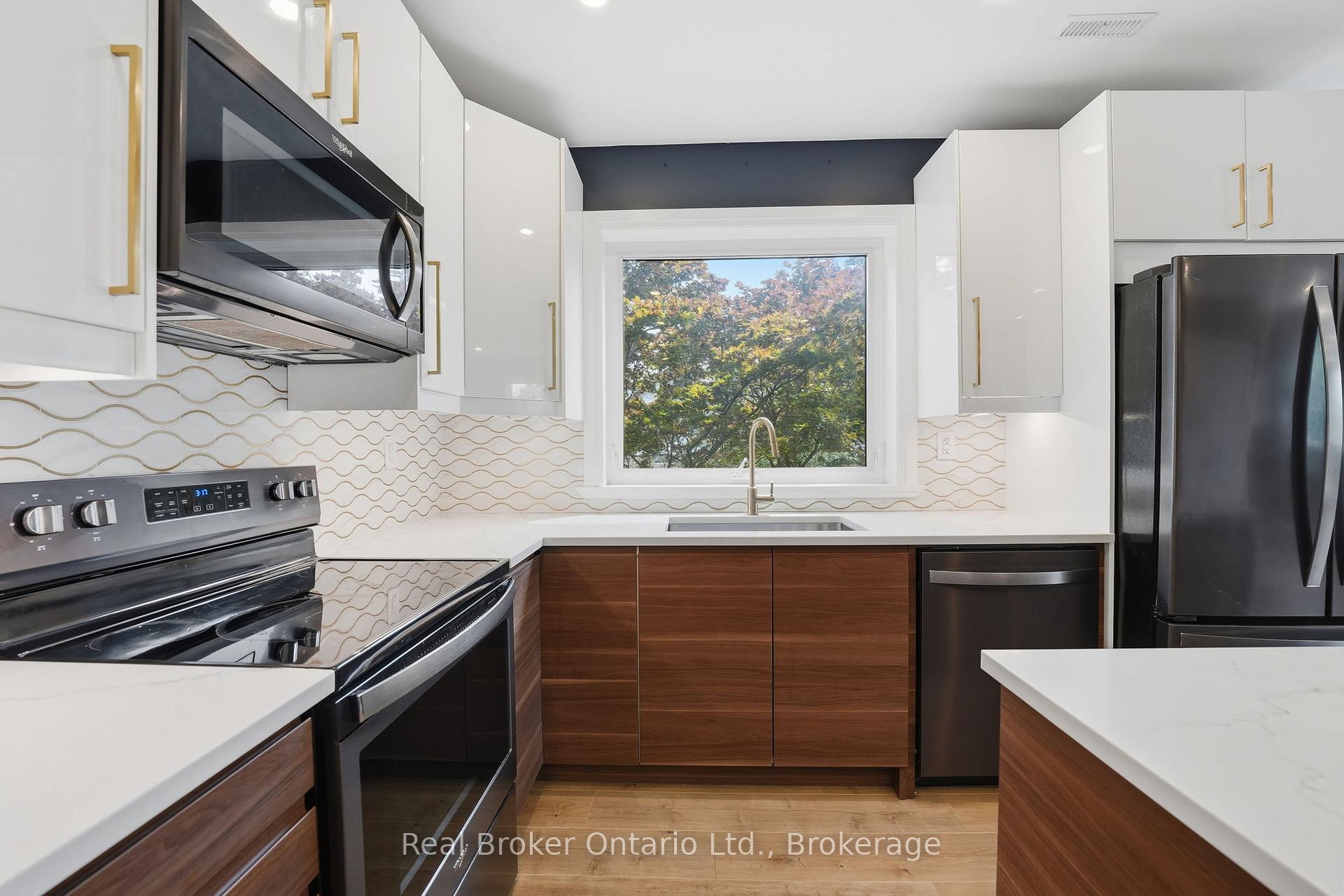 Photo 7 of Unit Unit 2, 58 Rosslyn Avenue N, Hamilton, Crown Point — HOMEH