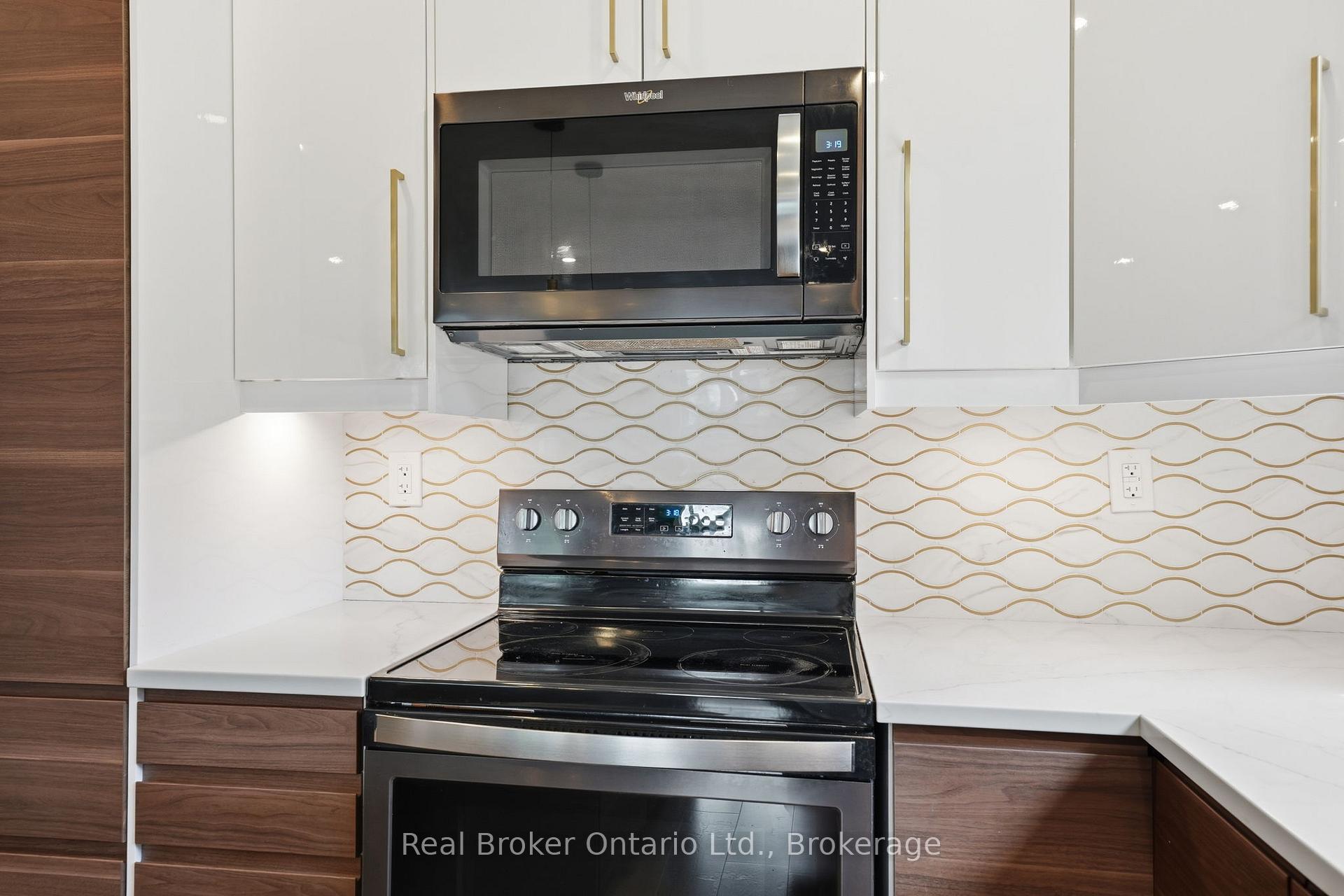 Photo 9 of Unit Unit 2, 58 Rosslyn Avenue N, Hamilton, Crown Point — HOMEH