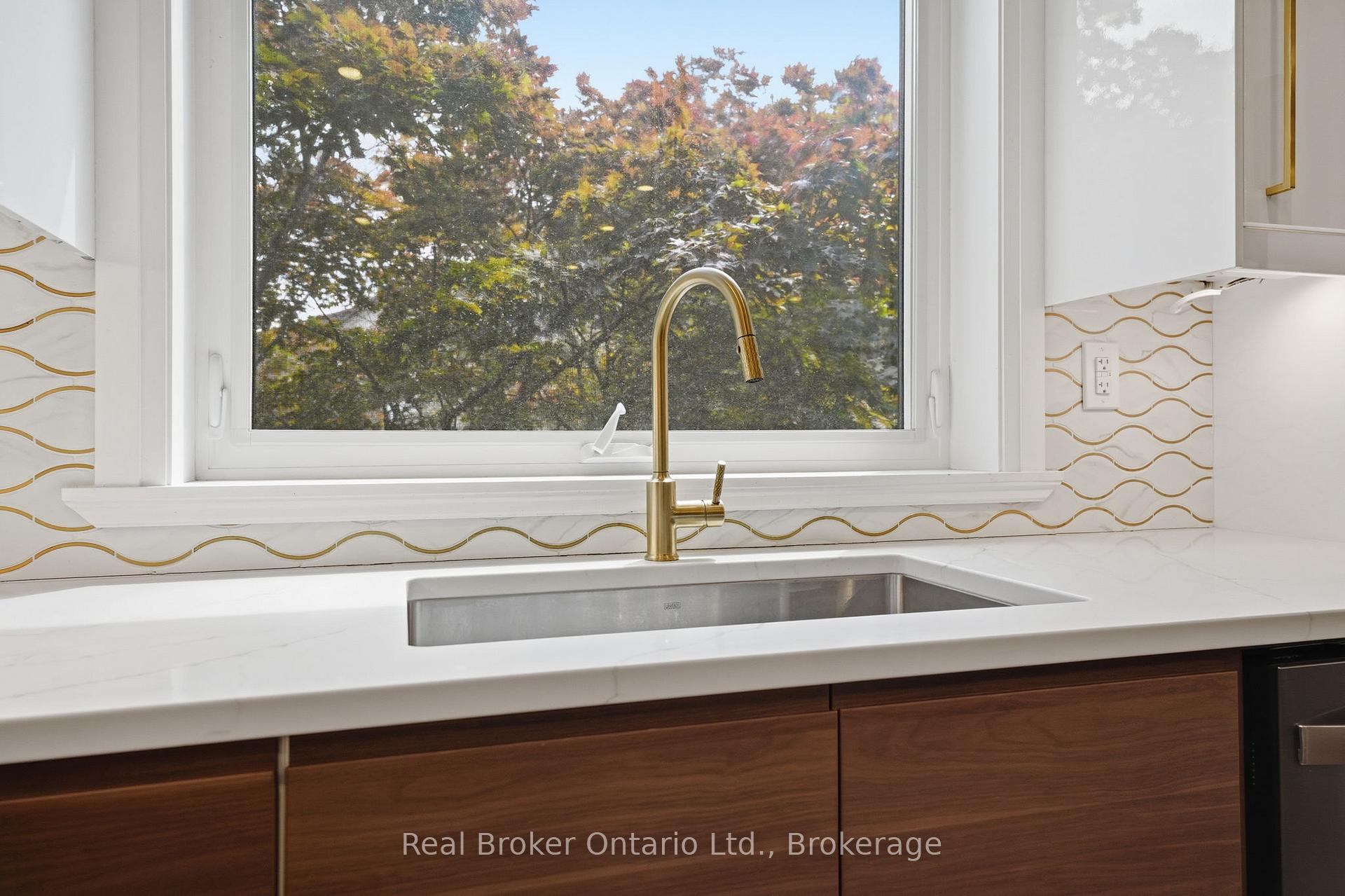 Photo 10 of Unit Unit 2, 58 Rosslyn Avenue N, Hamilton, Crown Point — HOMEH