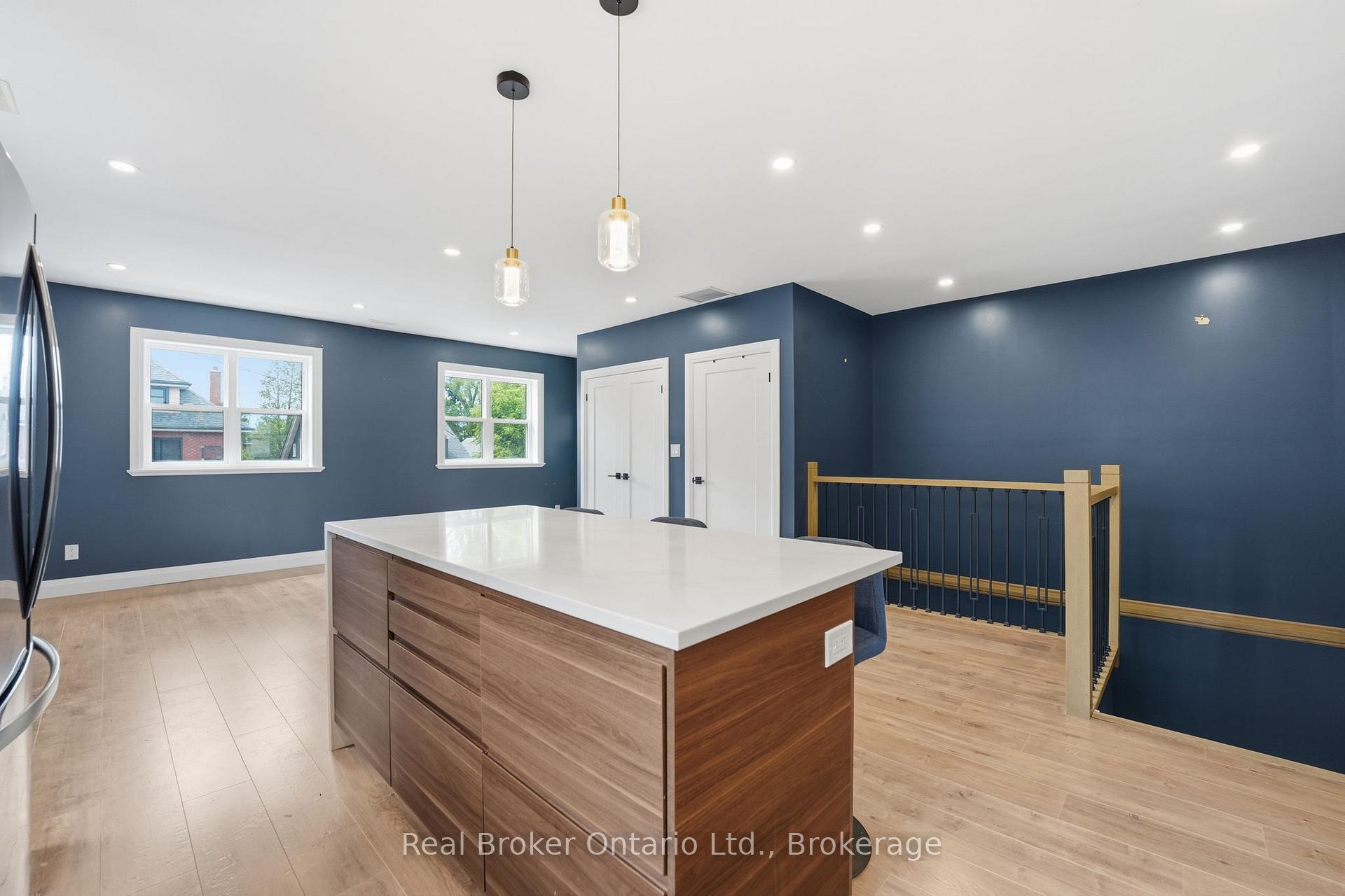 Photo 11 of Unit Unit 2, 58 Rosslyn Avenue N, Hamilton, Crown Point — HOMEH