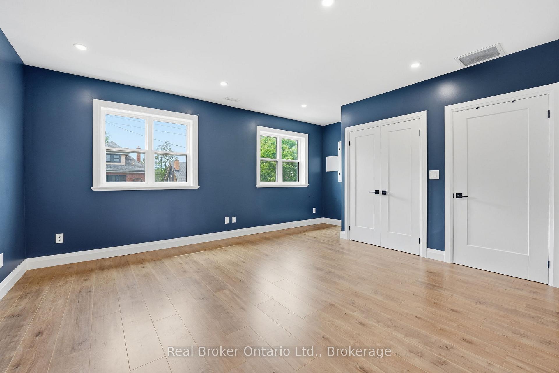 Photo 12 of Unit Unit 2, 58 Rosslyn Avenue N, Hamilton, Crown Point — HOMEH