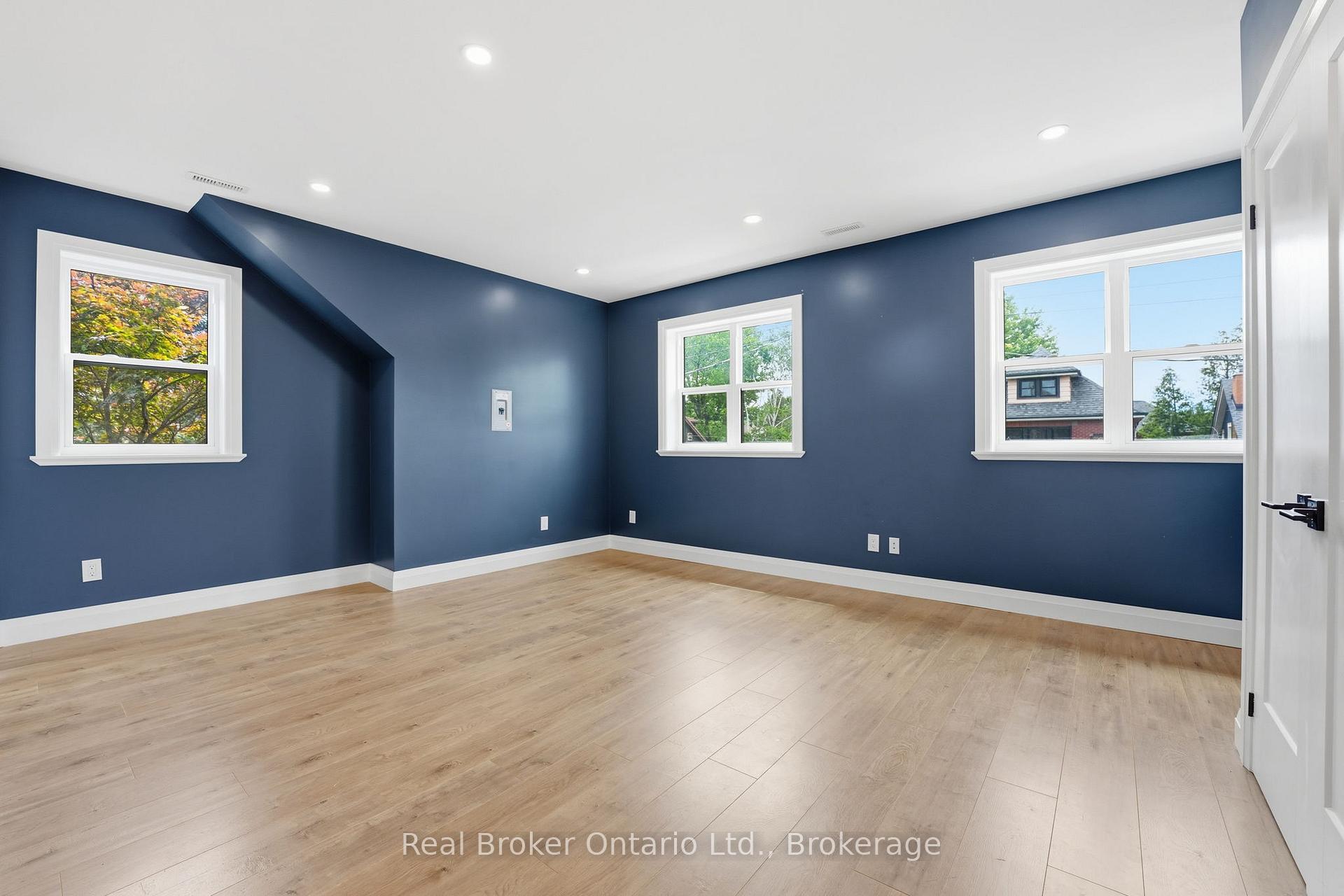 Photo 13 of Unit Unit 2, 58 Rosslyn Avenue N, Hamilton, Crown Point — HOMEH