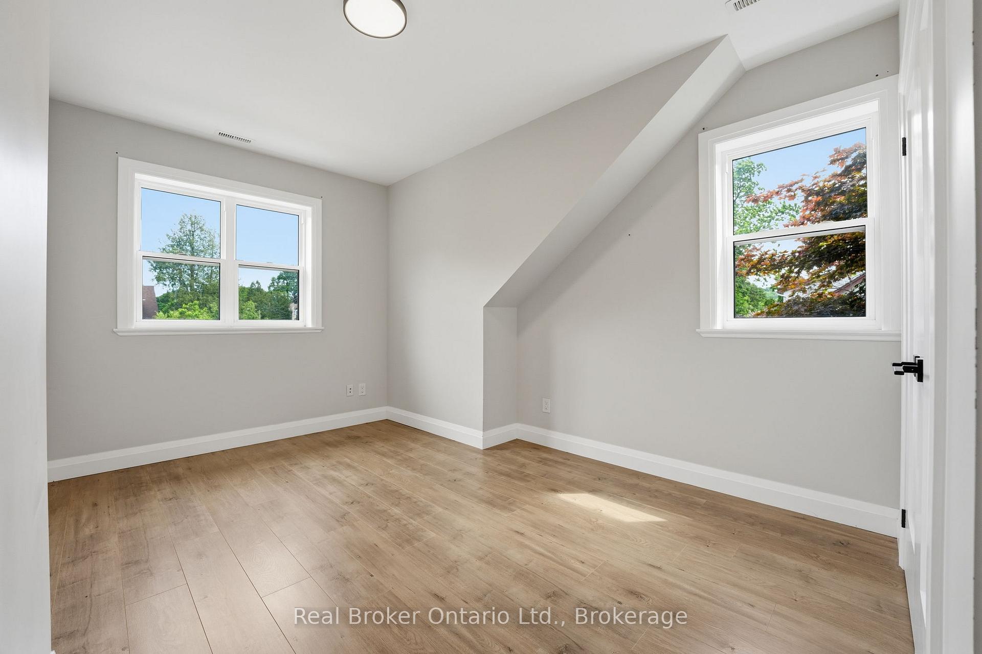 Photo 16 of Unit Unit 2, 58 Rosslyn Avenue N, Hamilton, Crown Point — HOMEH