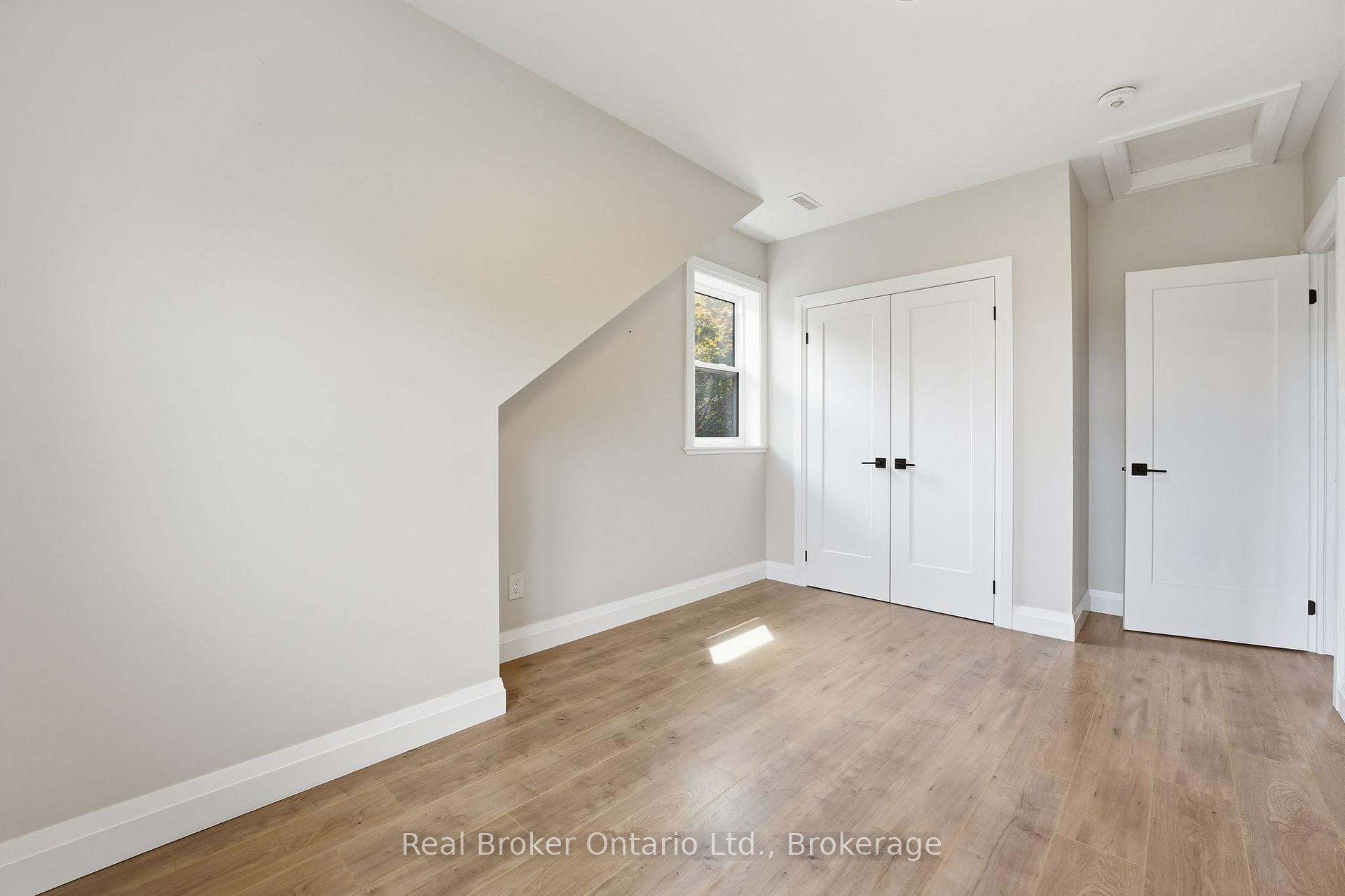 Photo 17 of Unit Unit 2, 58 Rosslyn Avenue N, Hamilton, Crown Point — HOMEH