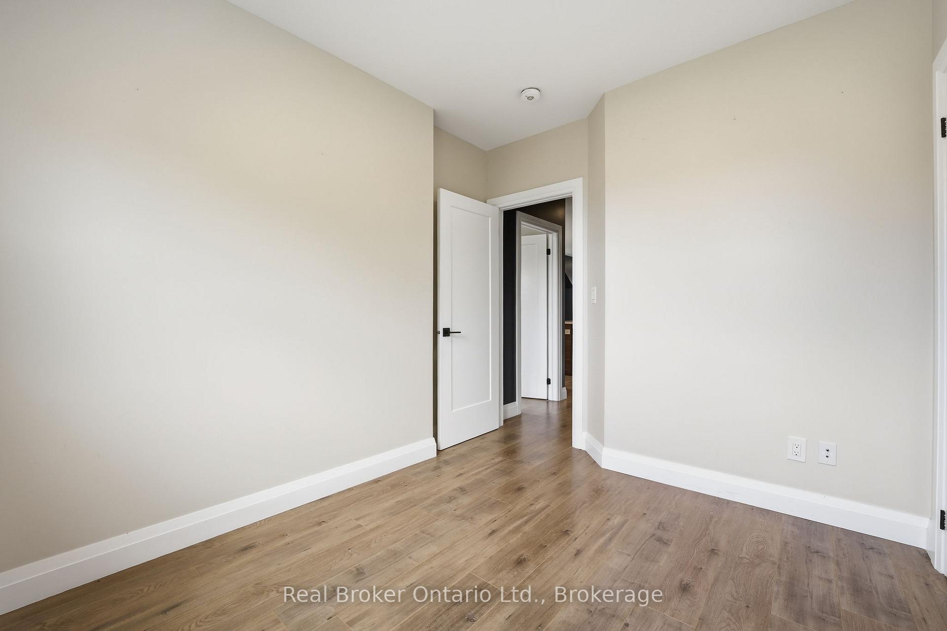 Photo 20 of Unit Unit 2, 58 Rosslyn Avenue N, Hamilton, Crown Point — HOMEH