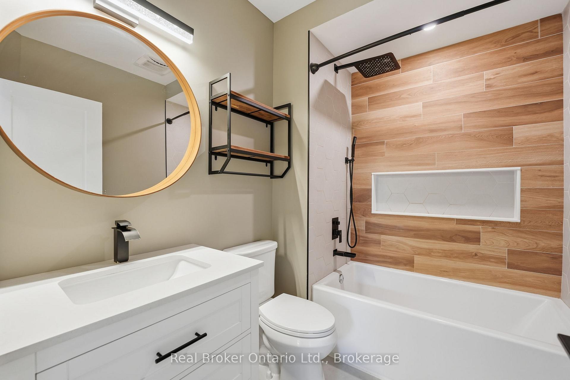 Photo 21 of Unit Unit 2, 58 Rosslyn Avenue N, Hamilton, Crown Point — HOMEH