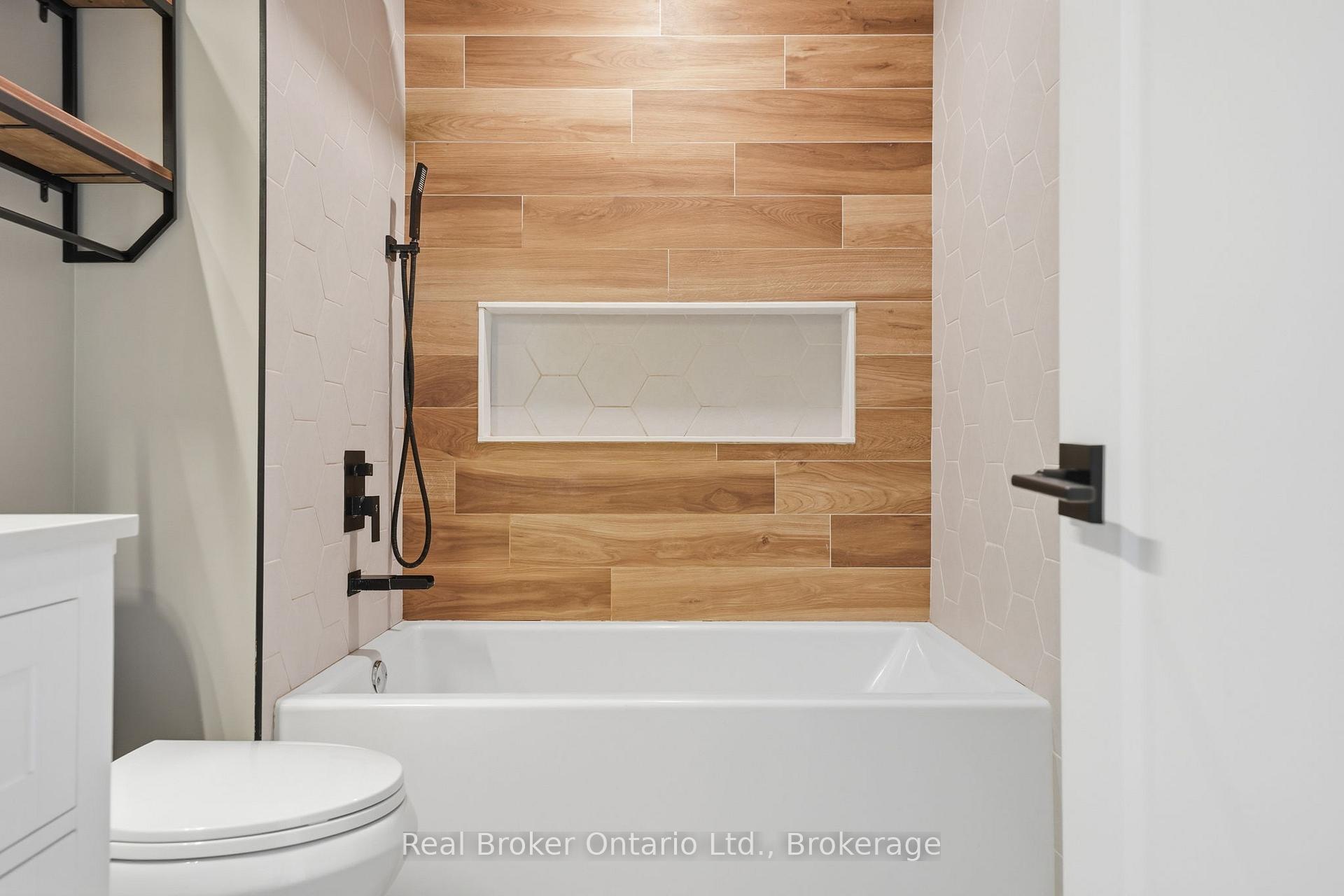 Photo 22 of Unit Unit 2, 58 Rosslyn Avenue N, Hamilton, Crown Point — HOMEH