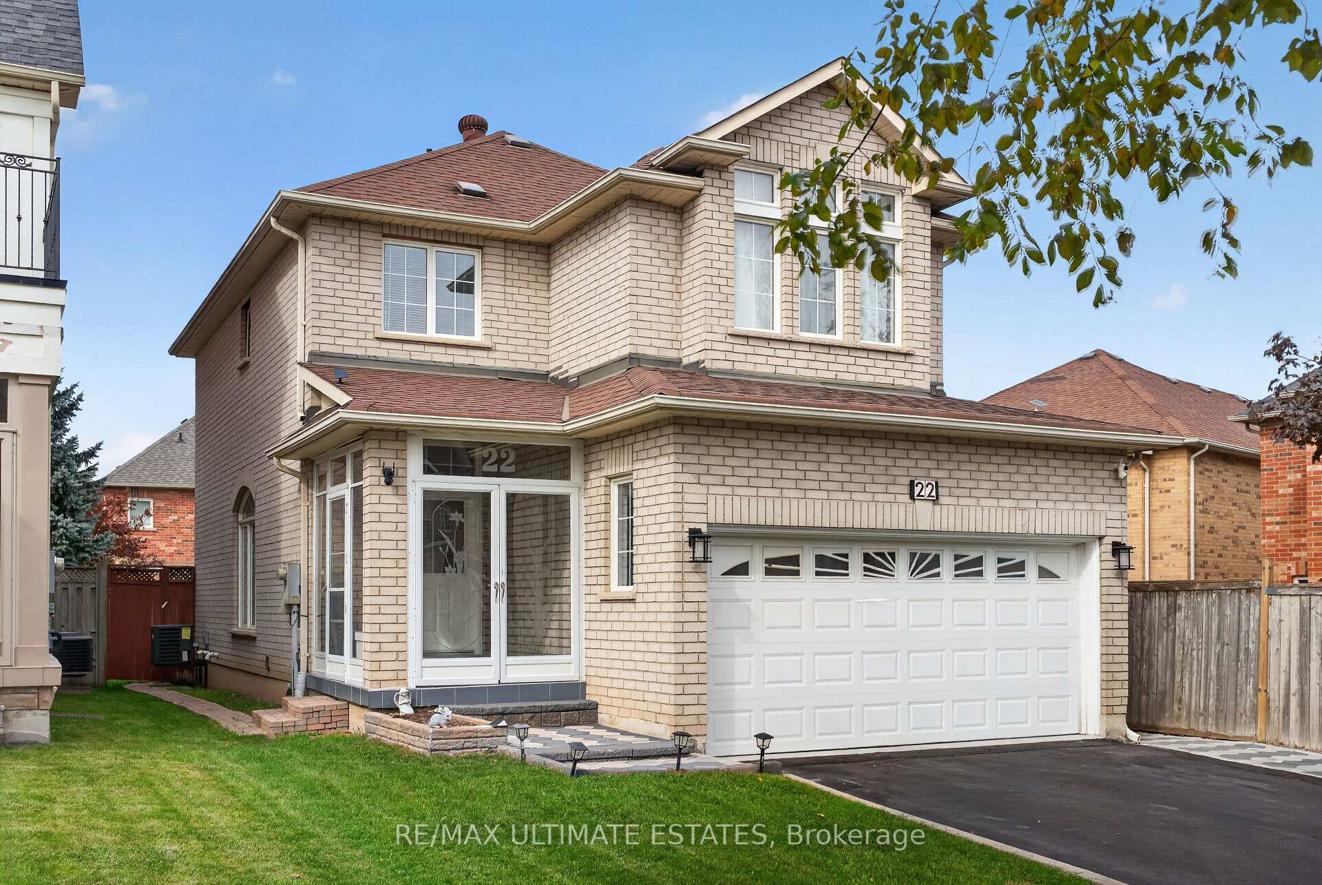 Photo 3 of 22 Copperstone Crescent, Richmond Hill, Rouge Woods — HOMEH