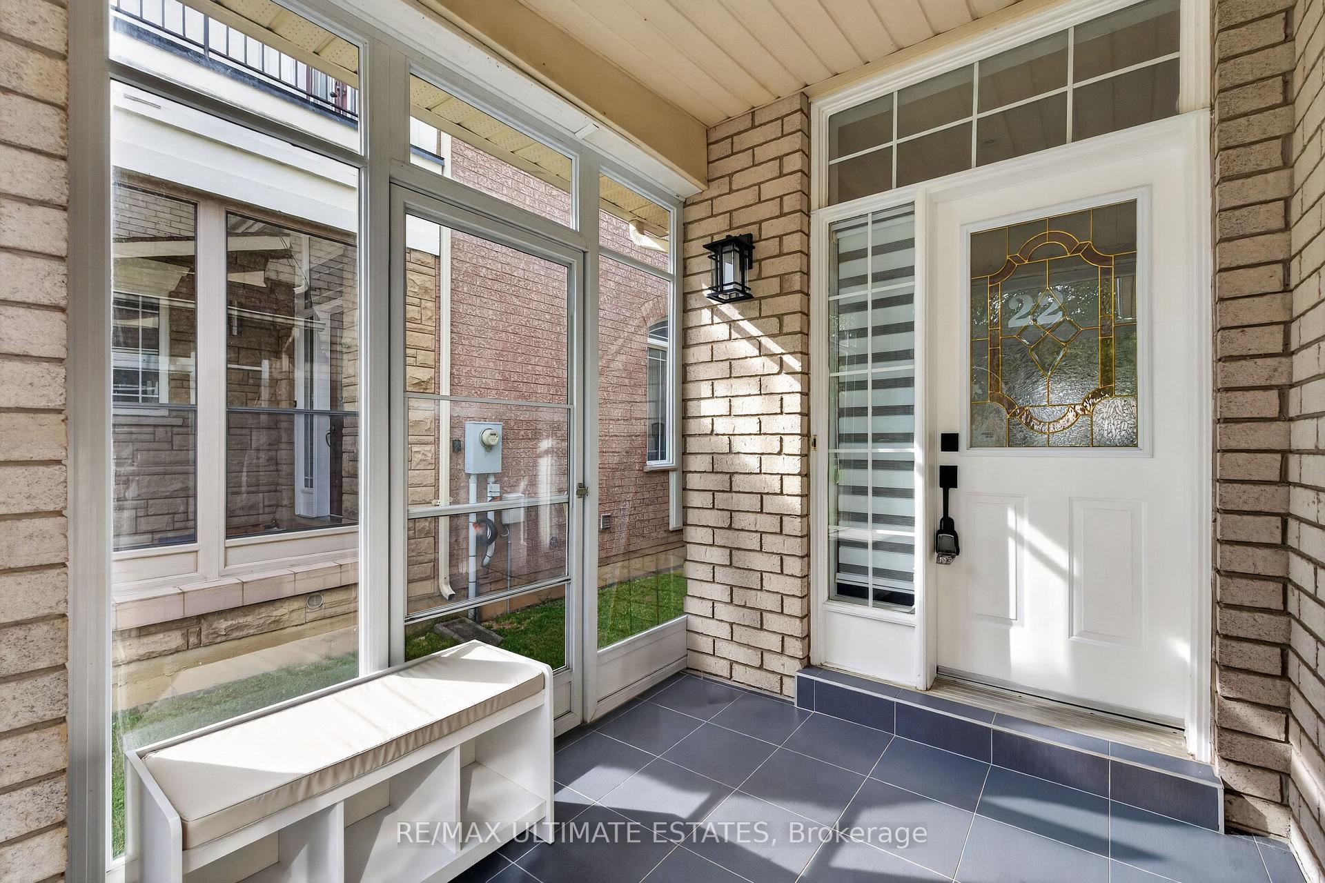 Photo 4 of 22 Copperstone Crescent, Richmond Hill, Rouge Woods — HOMEH