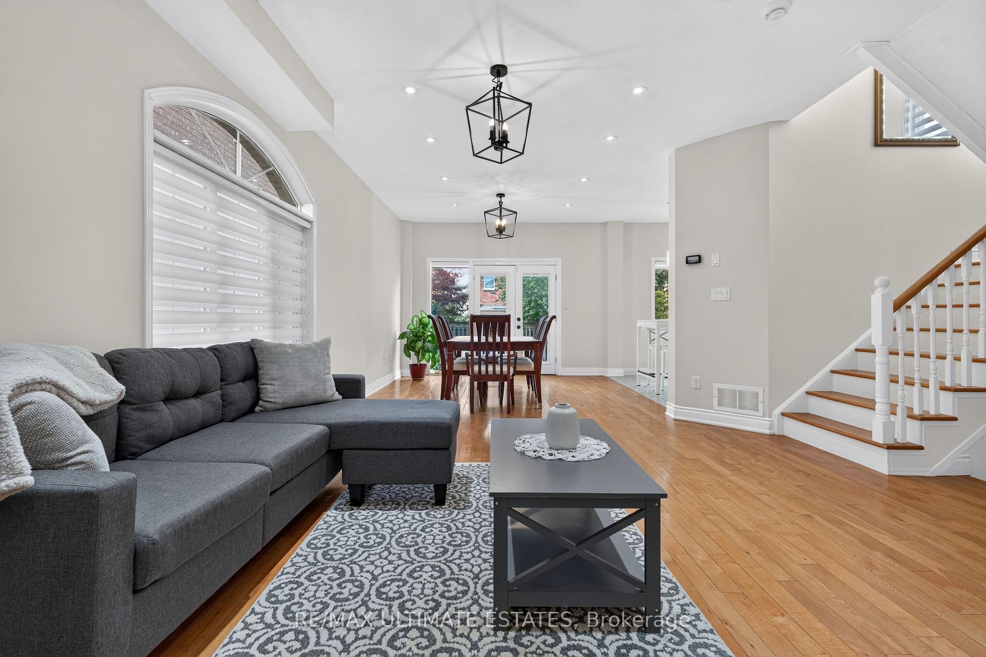 Photo 6 of 22 Copperstone Crescent, Richmond Hill, Rouge Woods — HOMEH