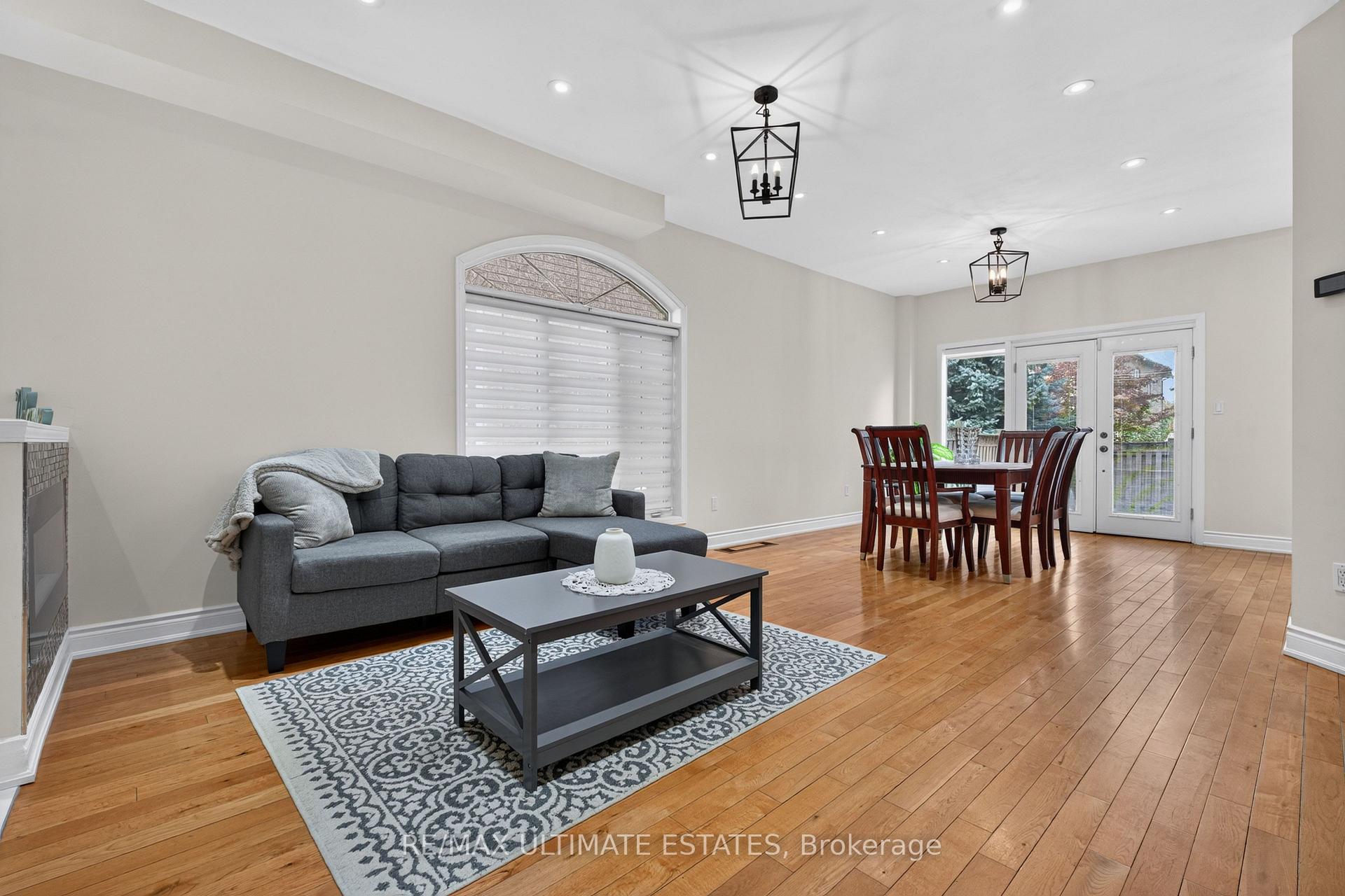 Photo 7 of 22 Copperstone Crescent, Richmond Hill, Rouge Woods — HOMEH