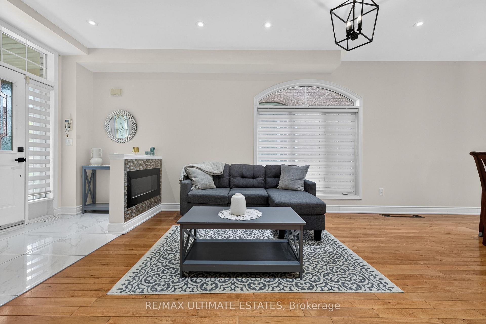 Photo 8 of 22 Copperstone Crescent, Richmond Hill, Rouge Woods — HOMEH