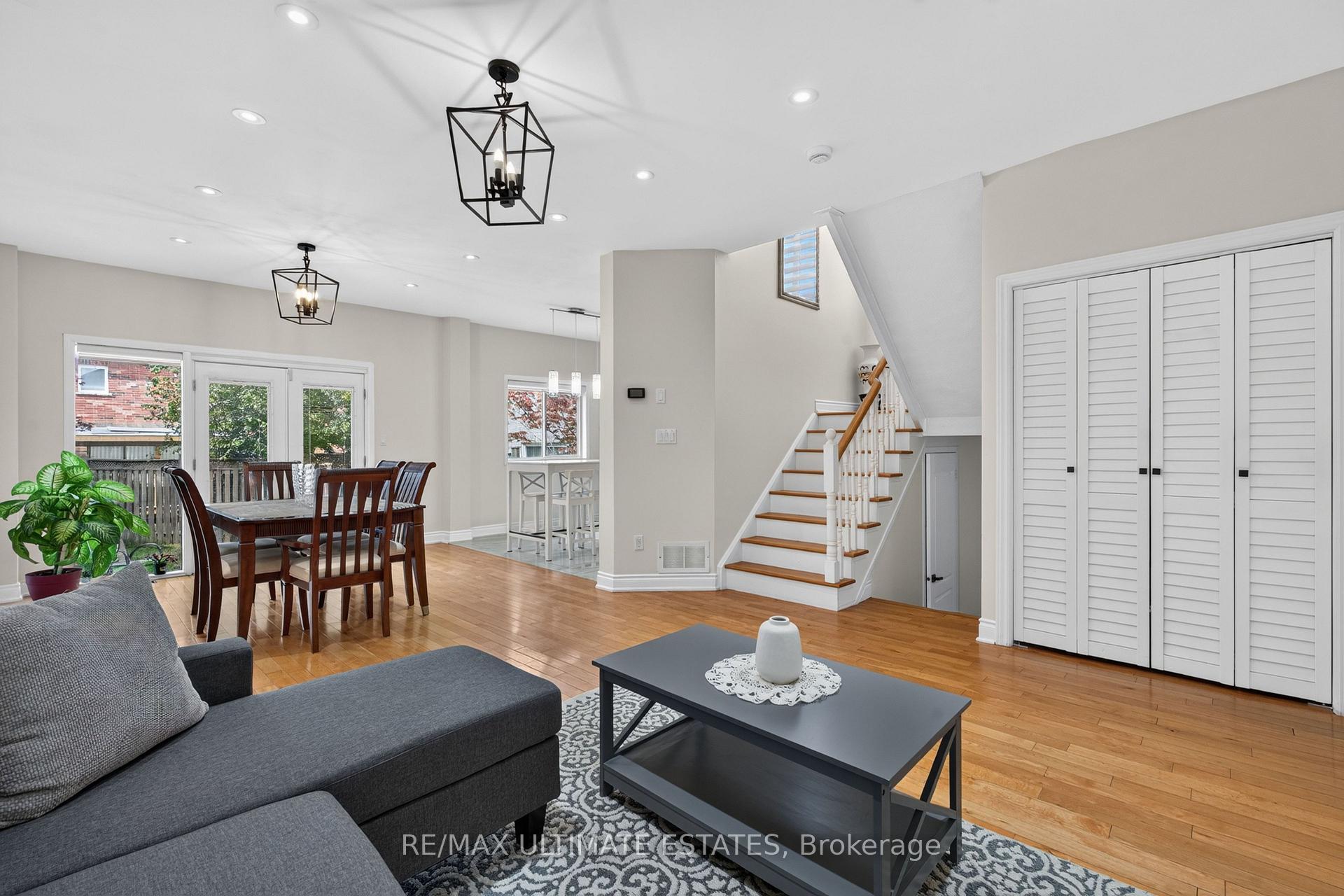 Photo 9 of 22 Copperstone Crescent, Richmond Hill, Rouge Woods — HOMEH