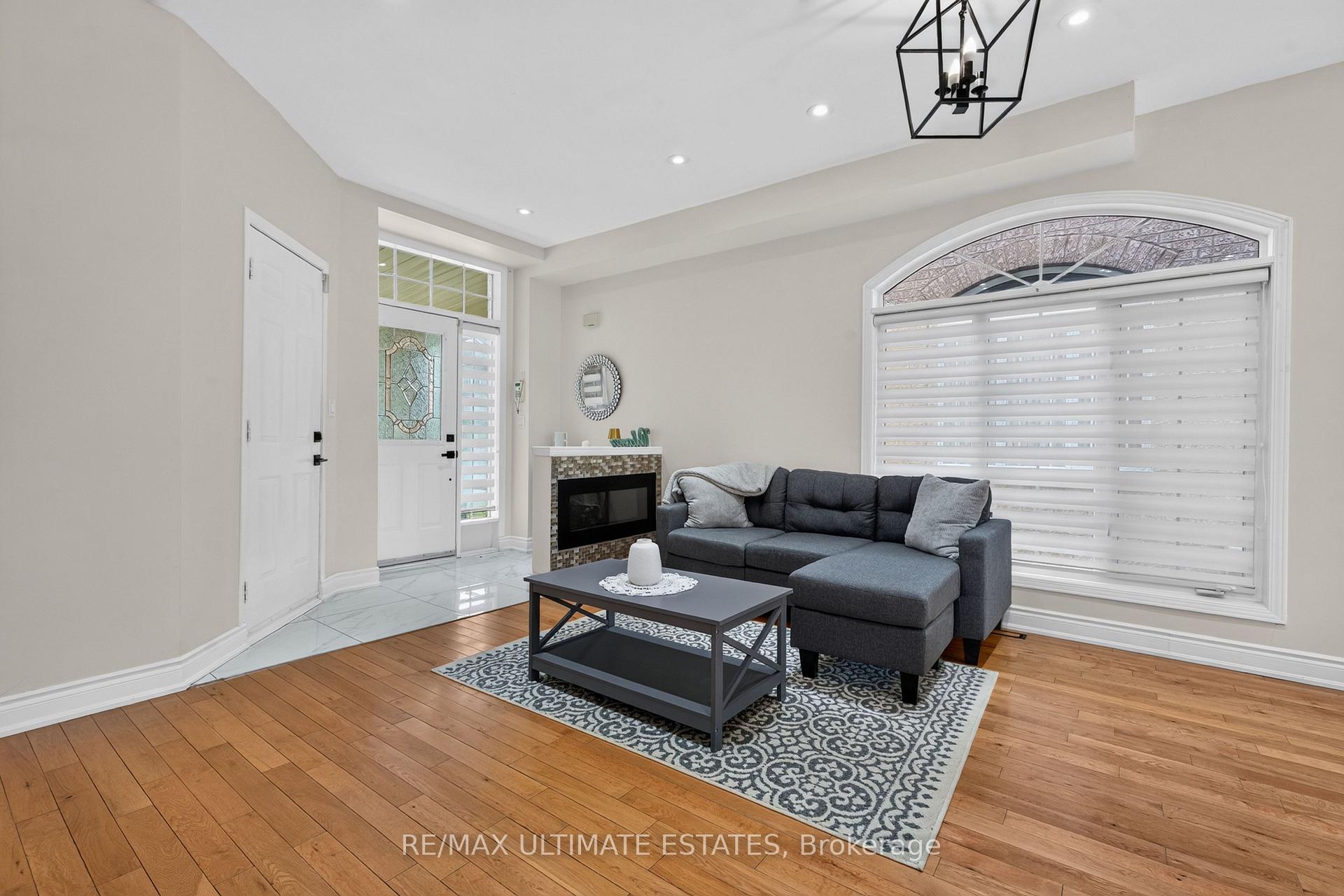 Photo 10 of 22 Copperstone Crescent, Richmond Hill, Rouge Woods — HOMEH