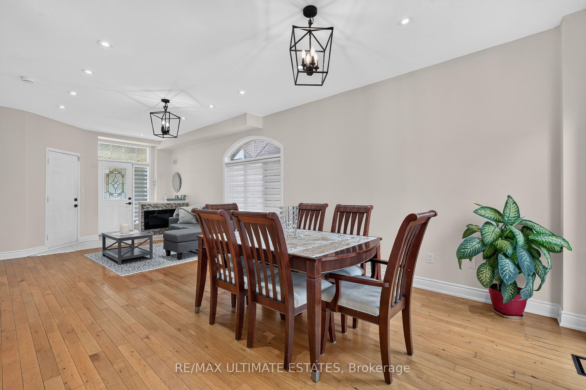 Photo 20 of 22 Copperstone Crescent, Richmond Hill, Rouge Woods — HOMEH