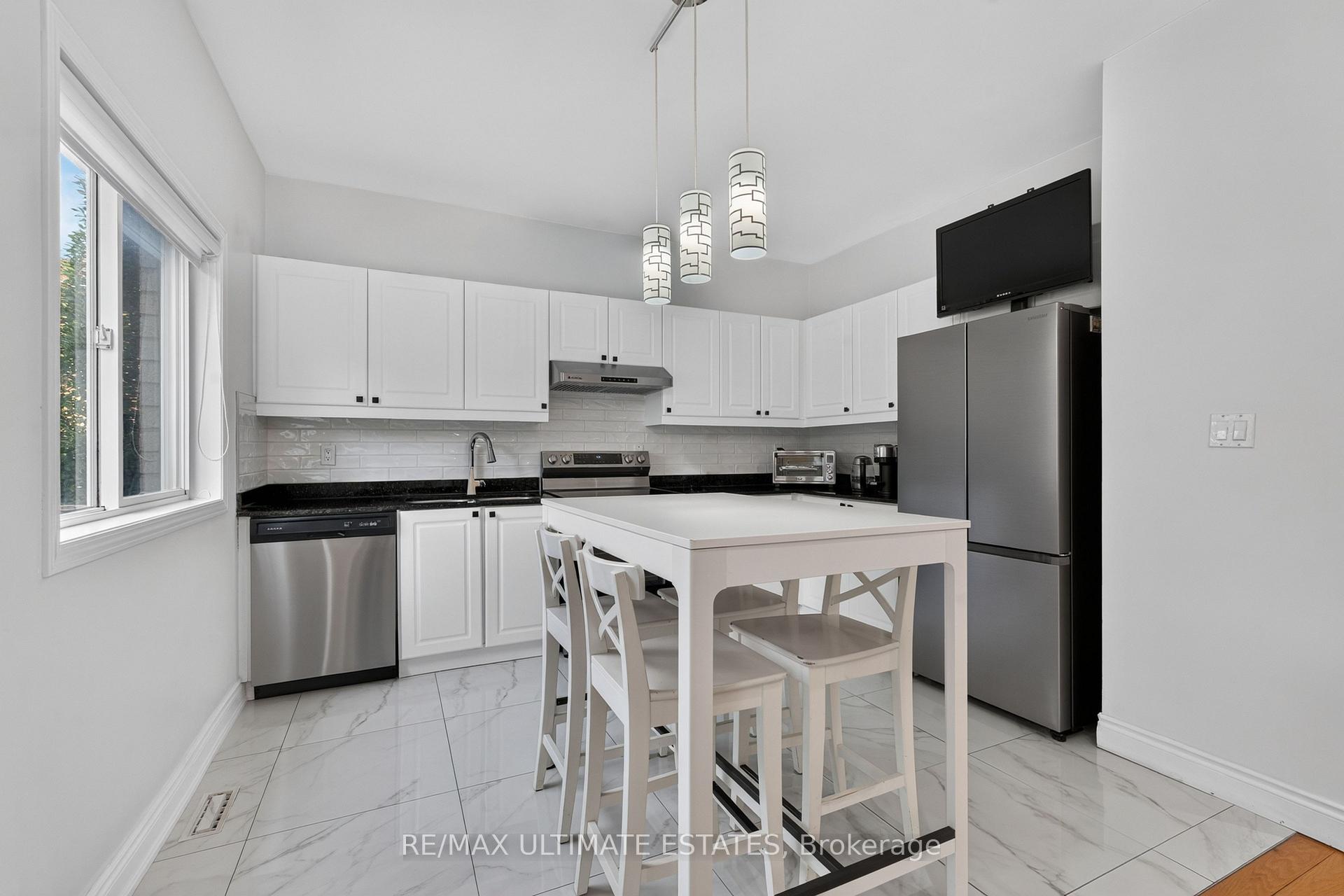Photo 24 of 22 Copperstone Crescent, Richmond Hill, Rouge Woods — HOMEH