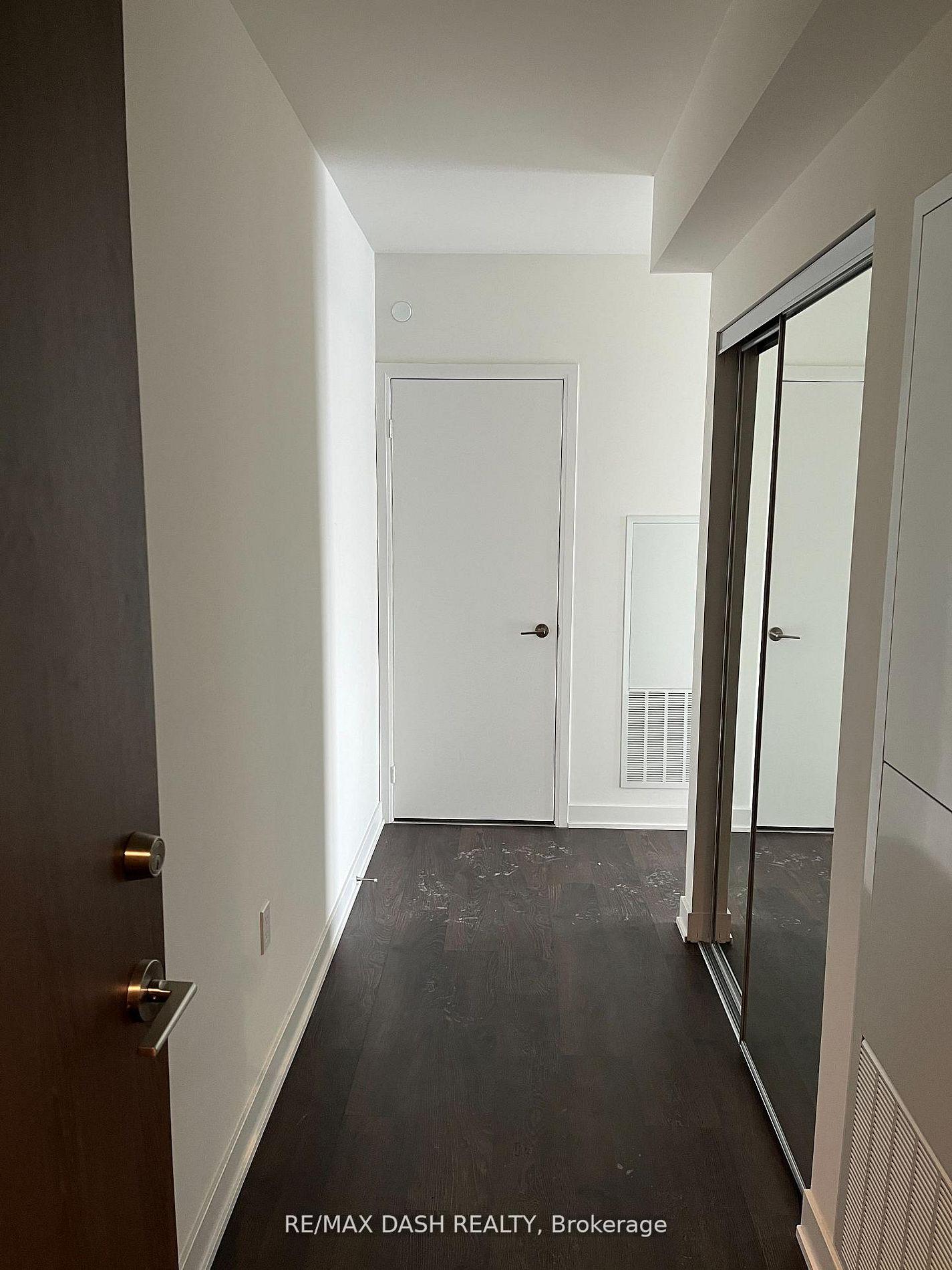 Photo 4 of Unit 806W, 27 Bathurst Street, Toronto, Waterfront Communities — HOMEH