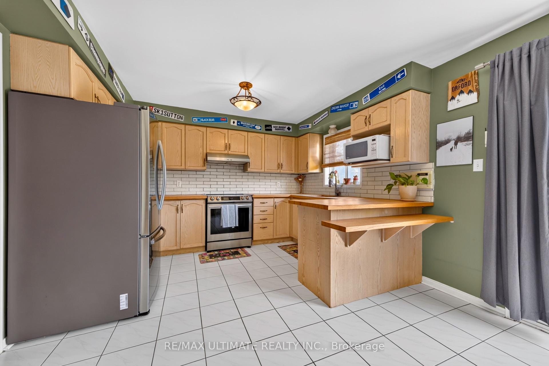 Photo 9 of 96 Cresthaven Road, Brampton, Snelgrove — HOMEH