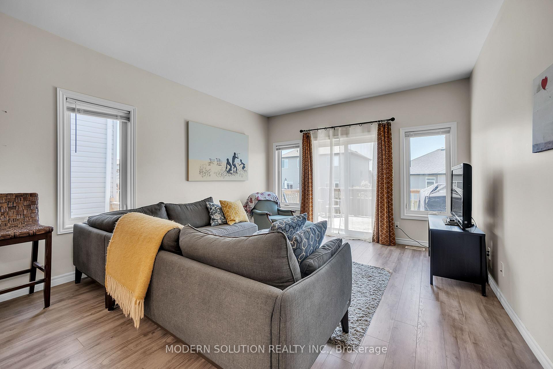 Photo 10 of 12 Cypress Drive, Belleville, Thurlow Ward — HOMEH