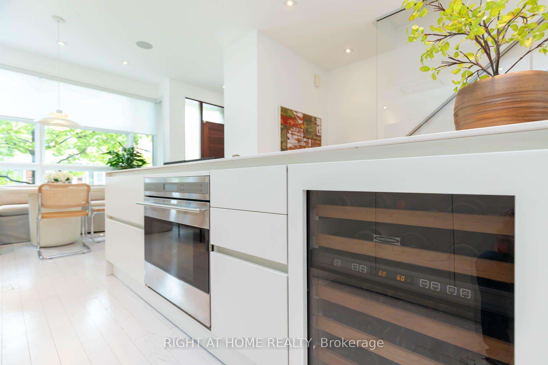 Photo 9 of 248 MANNING AVE Manning Avenue, Toronto, Trinity-Bellwoods — HOMEH