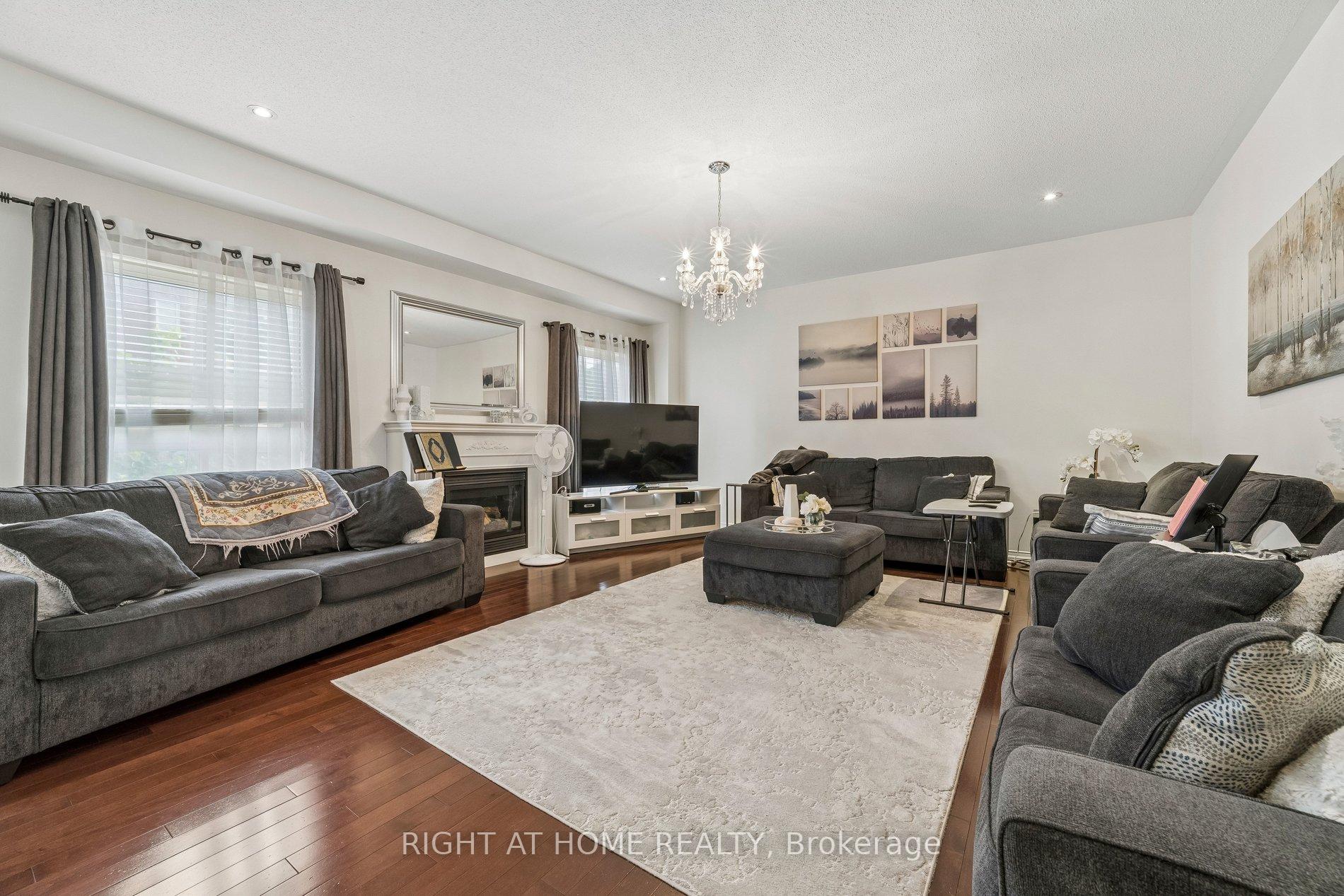 Photo 7 of 13 Weston Crescent, Ajax, Northwest Ajax — HOMEH